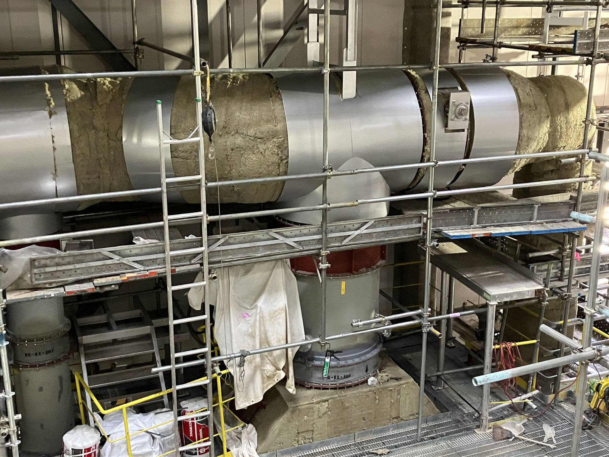 　【炉室】煙道・保温・板金取付