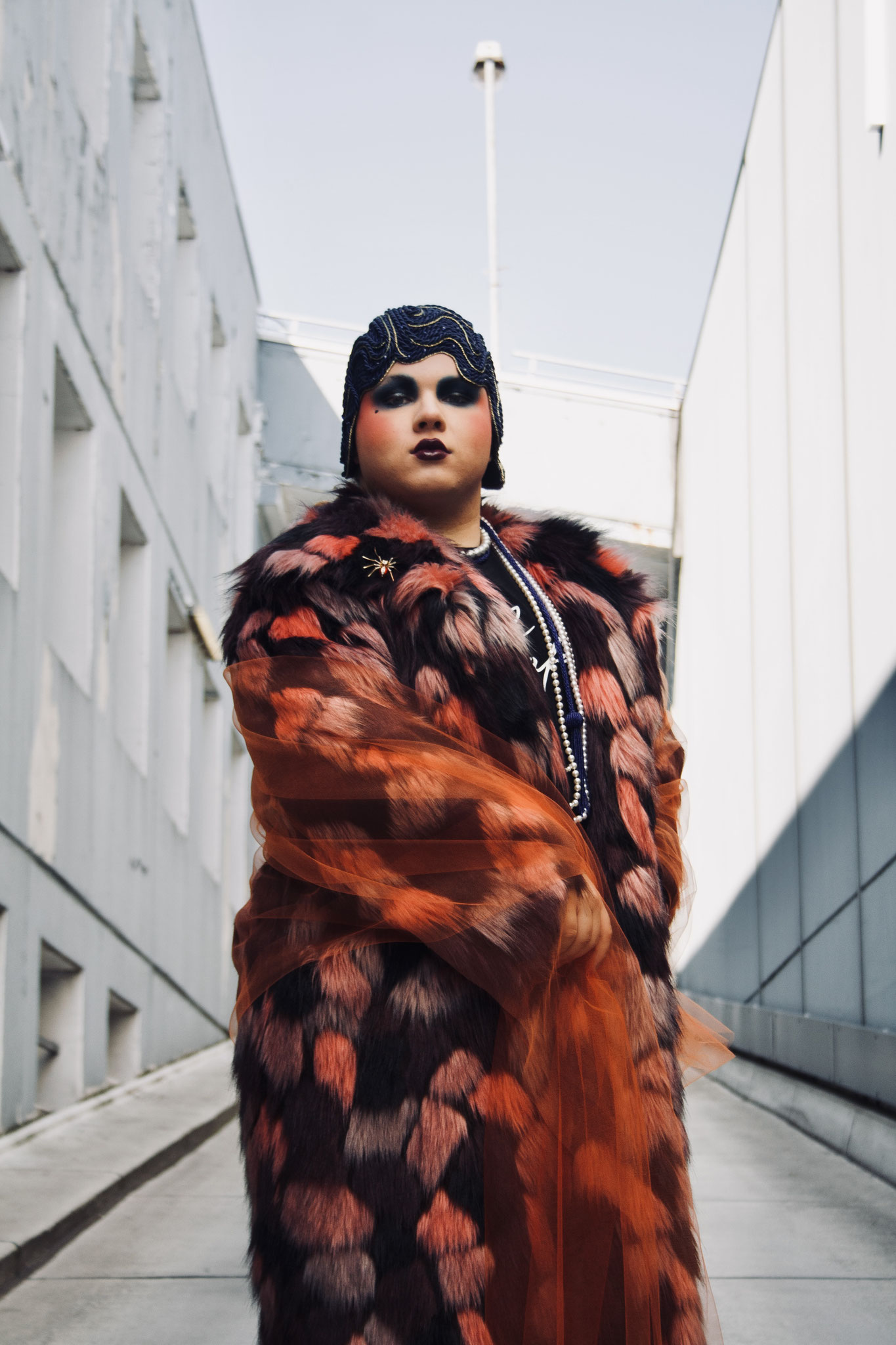 Mantel, Headpiece und Make-Up