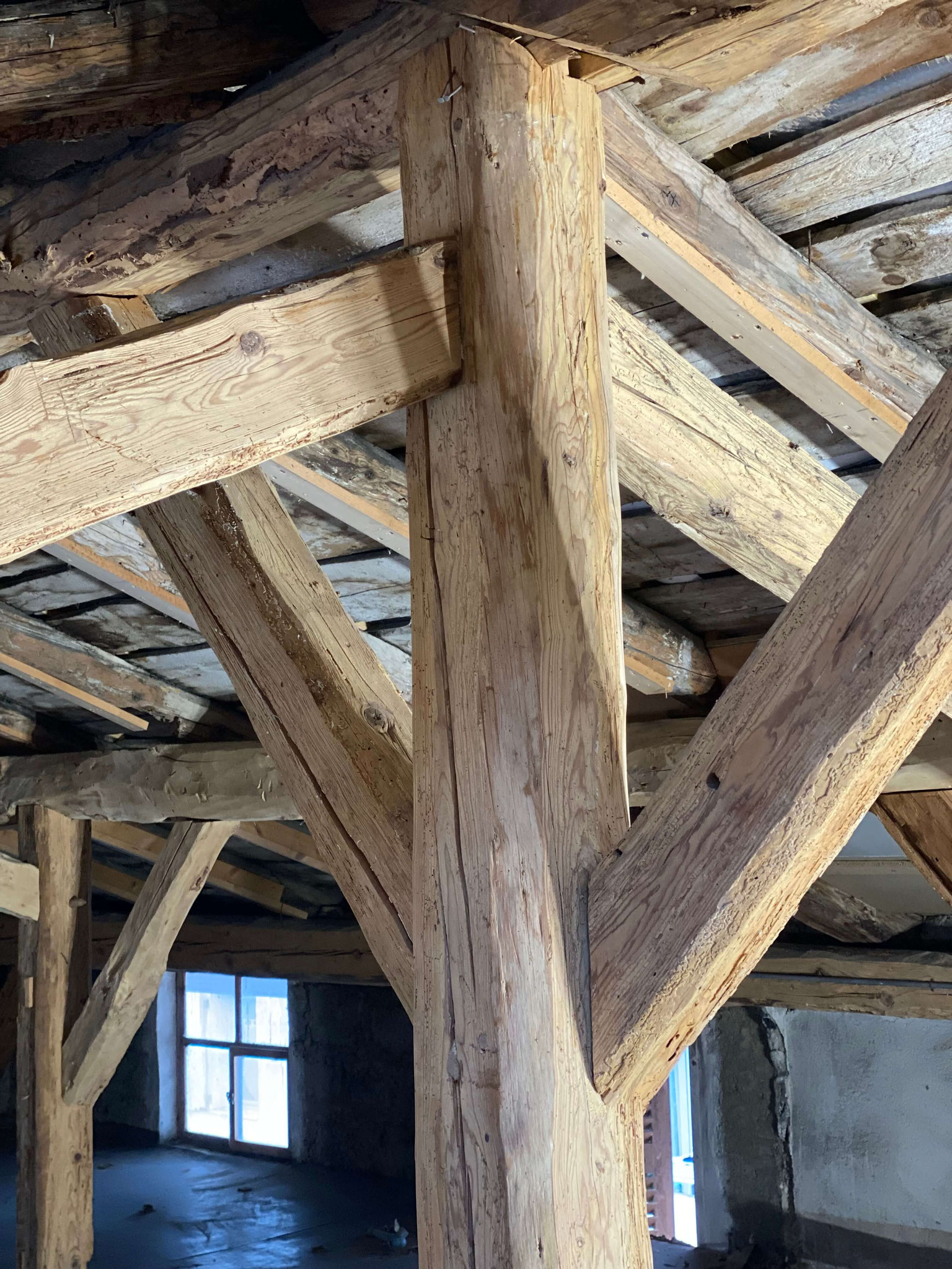 Charpente ancienne en résineux haute tarentaise