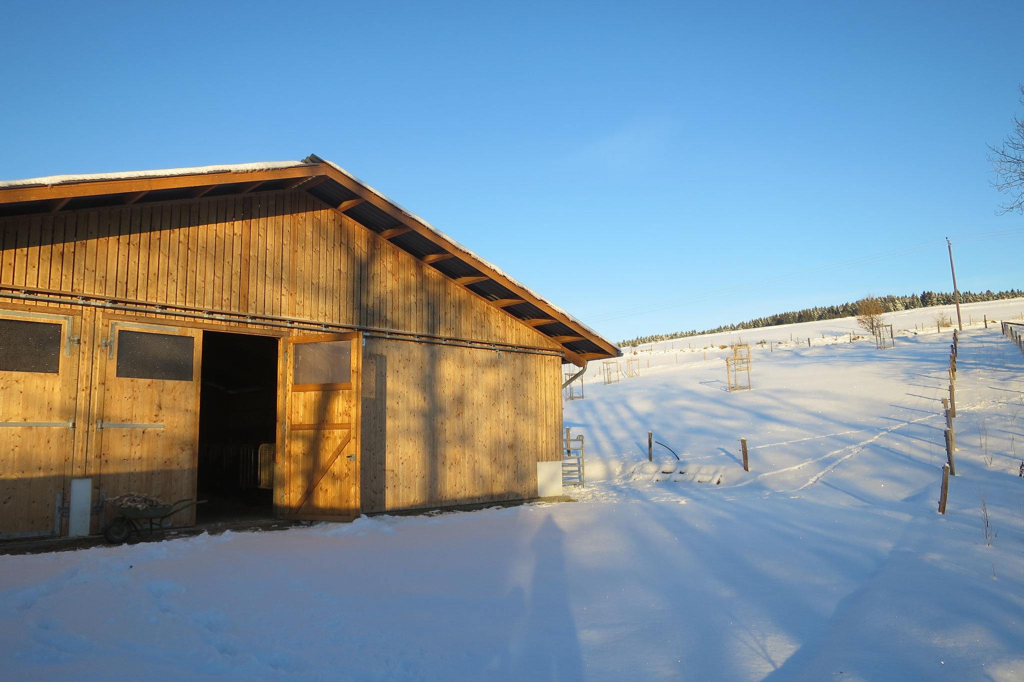 Januar - Unser Stall im Schnee