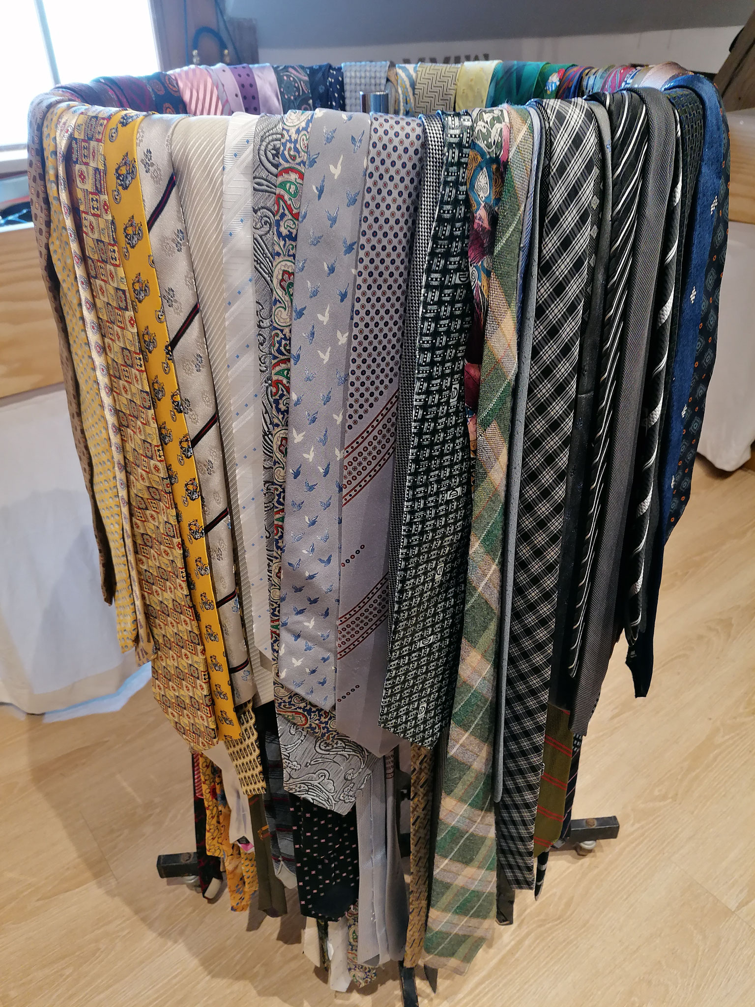 un incroyable rayon cravates