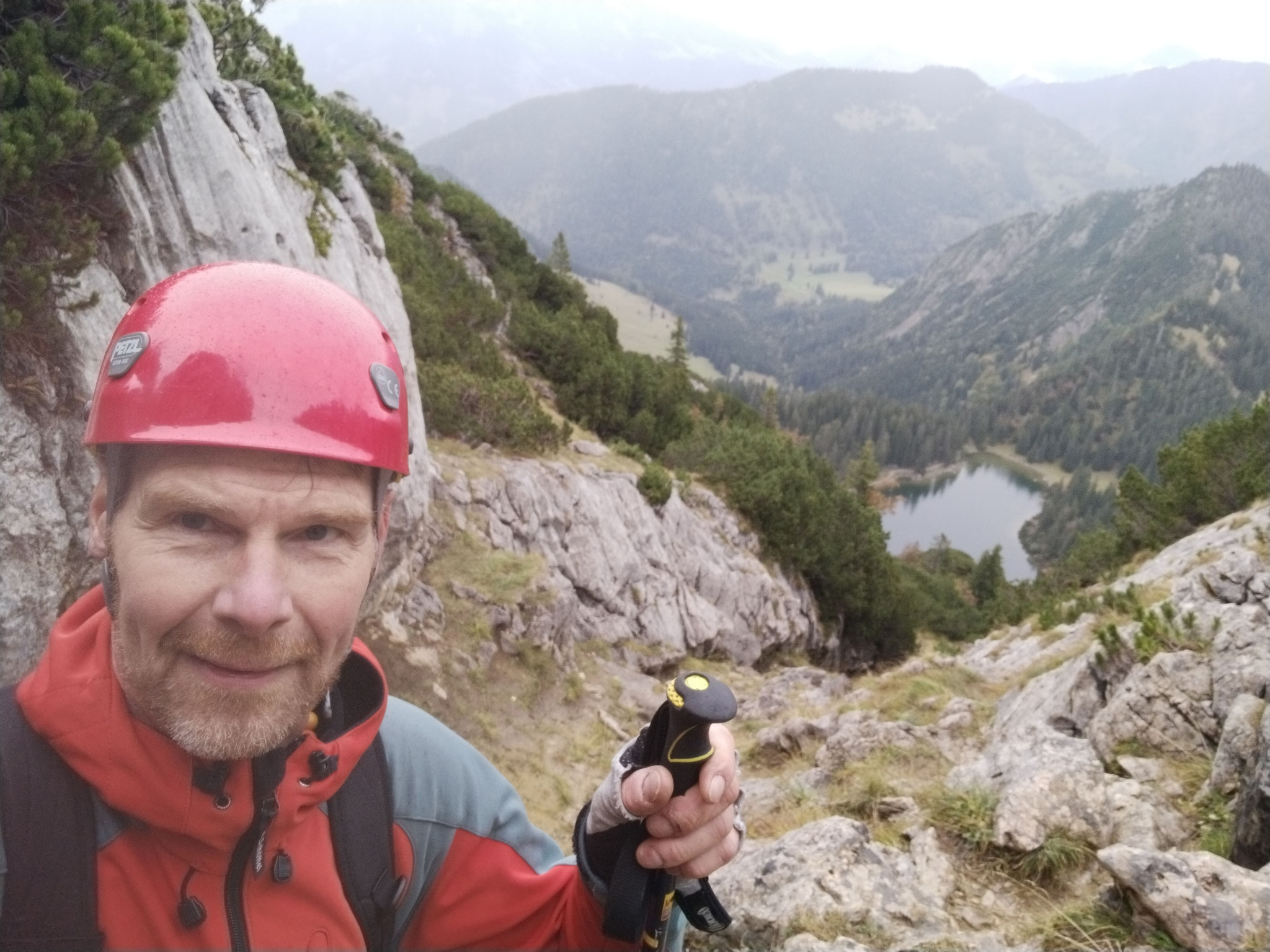 Bodo auf dem Fußweg auf den Gipfel in der Rinne oberhalb des Soinsees