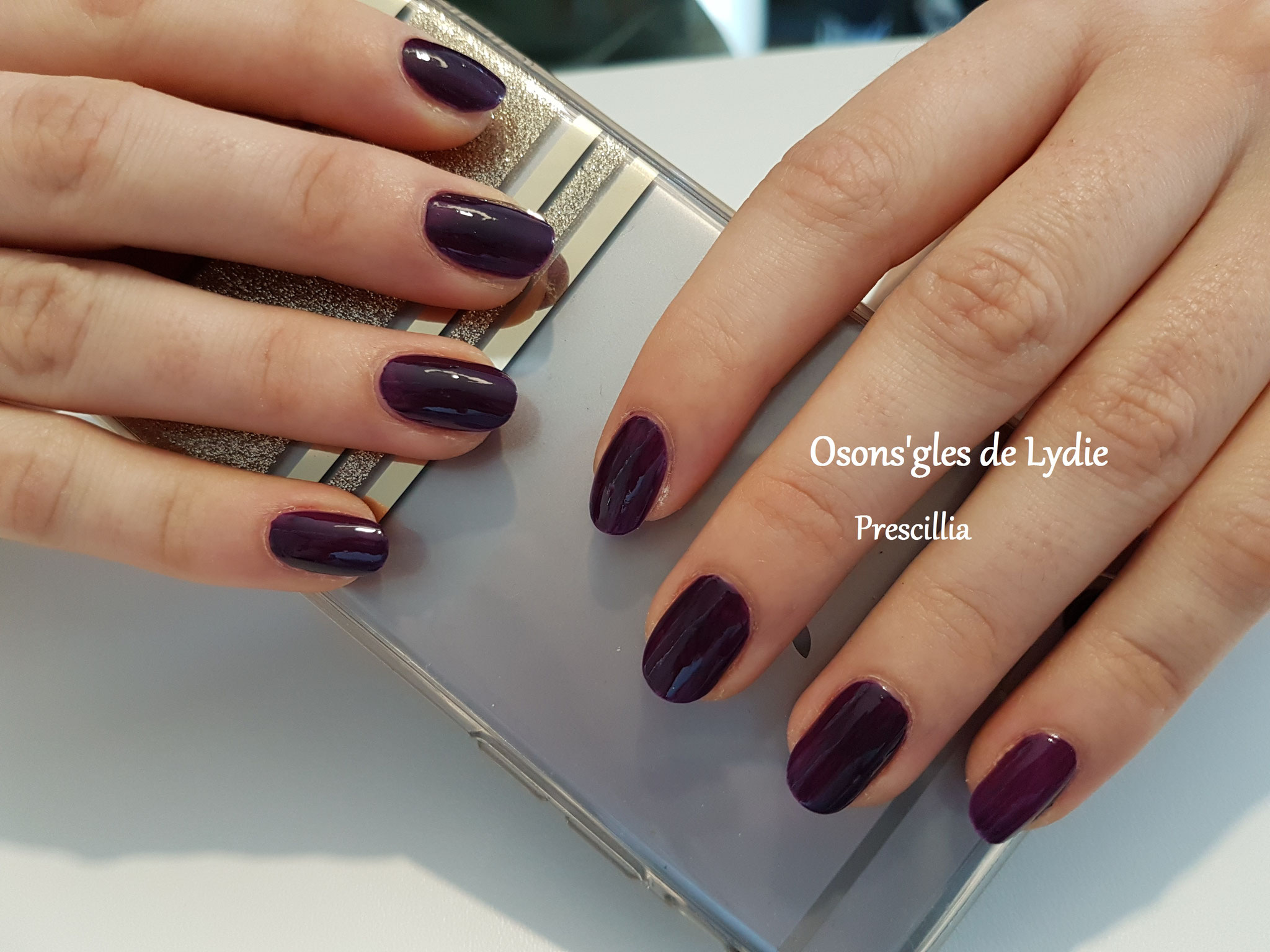 Vernis simple prune : Prescillia