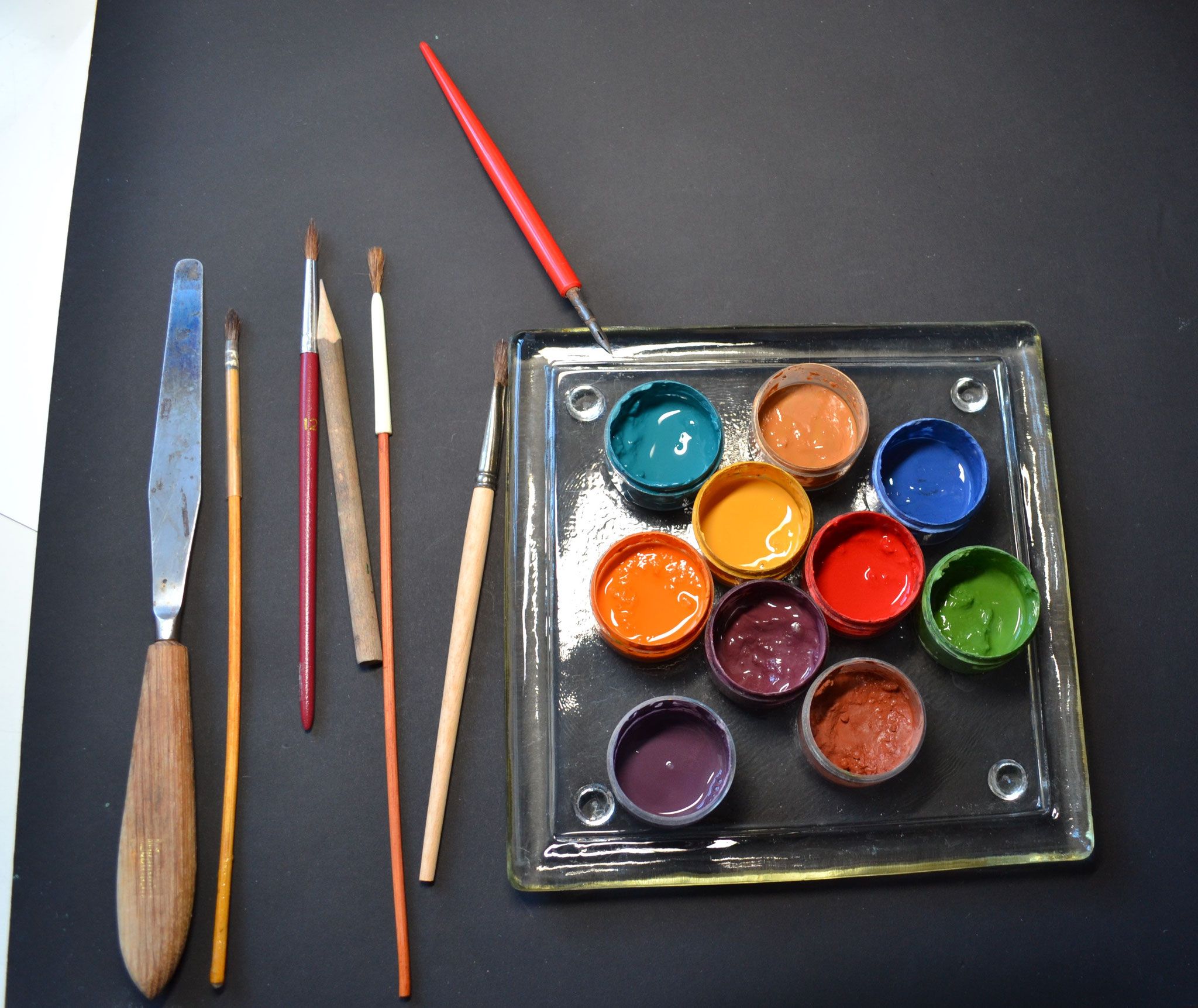 Farbpalette und Pinsel