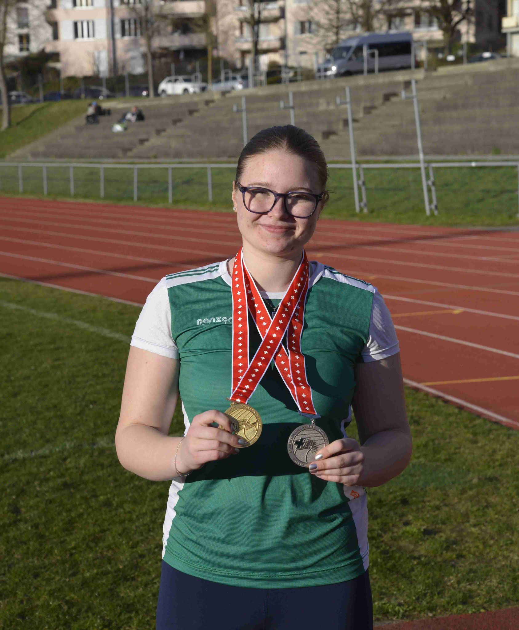 Überragend: Megan Comiskey mit Gold- und Silbermedaille