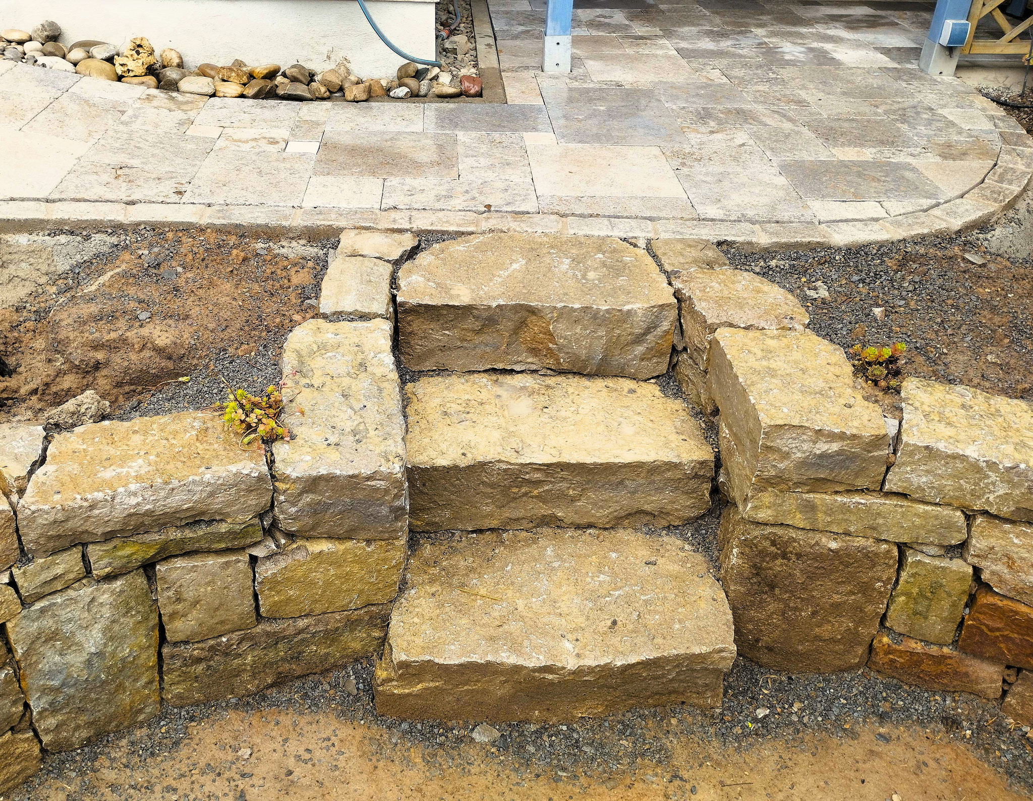 Treppe Muschelkalk bruchrauh
