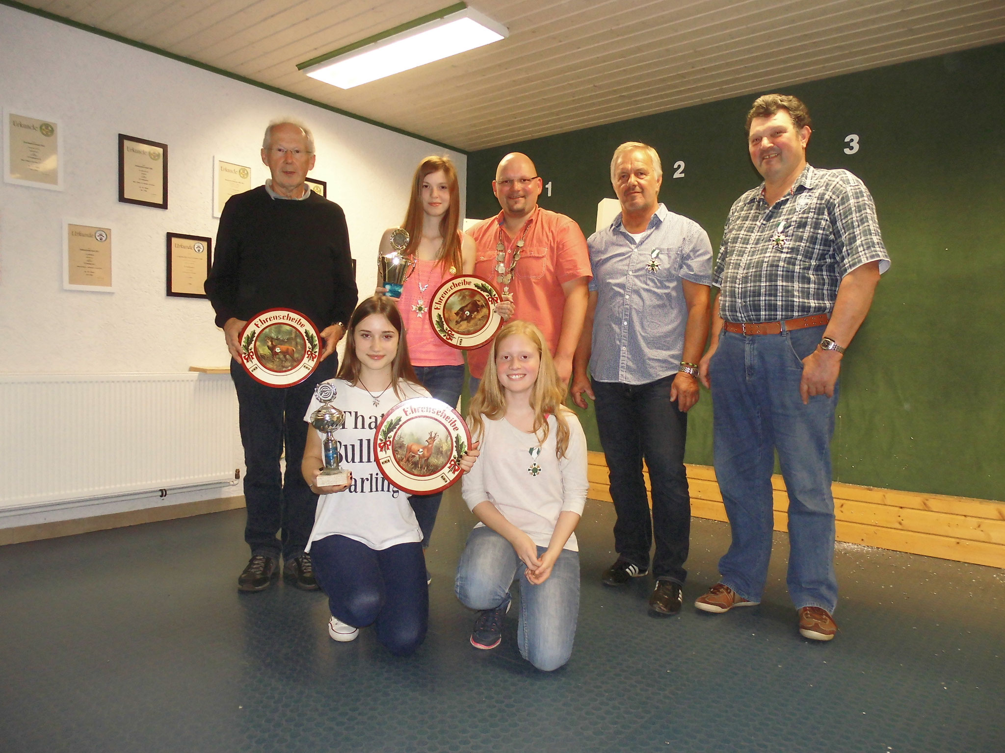 stehend v.l. Jürgen Mendel, Violetta Livanova, Timo Pfeffer, Walter Schmidt, Karl Eggert, knieend v.l. Larissa Conradi, Angelina Wickel