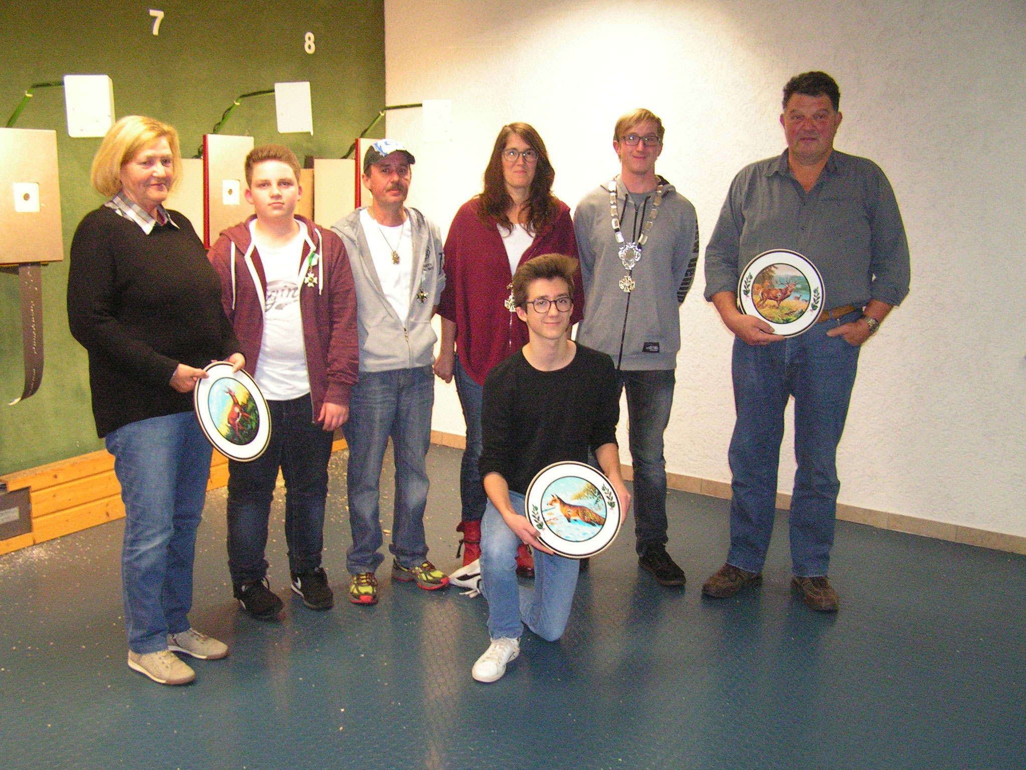 stehend v.l. Inge Eggert, Luca Pfeffer, Rainer Wagner, Corinna Wickel, Christian Eiffert, Karl Eggert, knieend Samuel Wagner