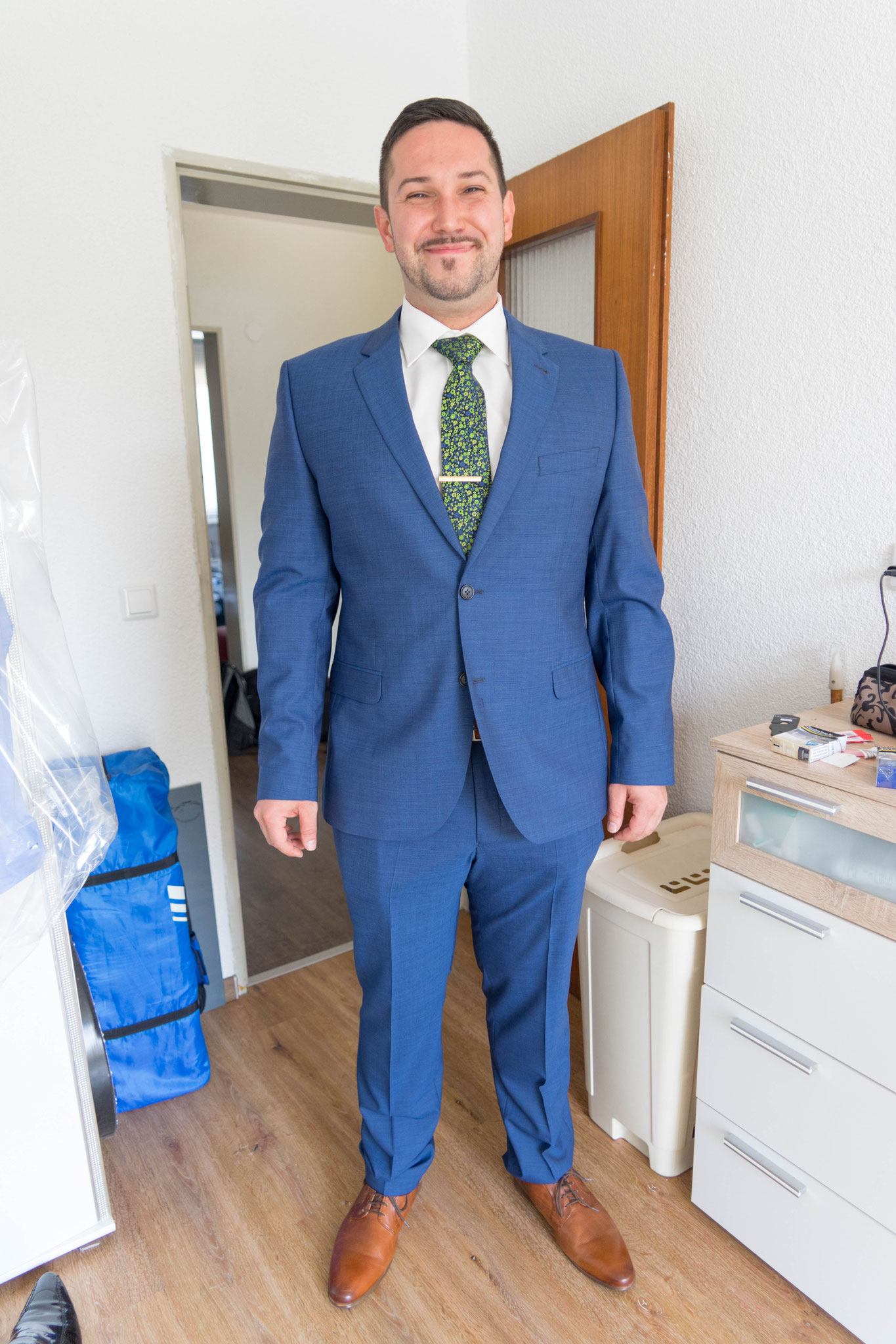 auch fertig und grinst über beide Ohren.