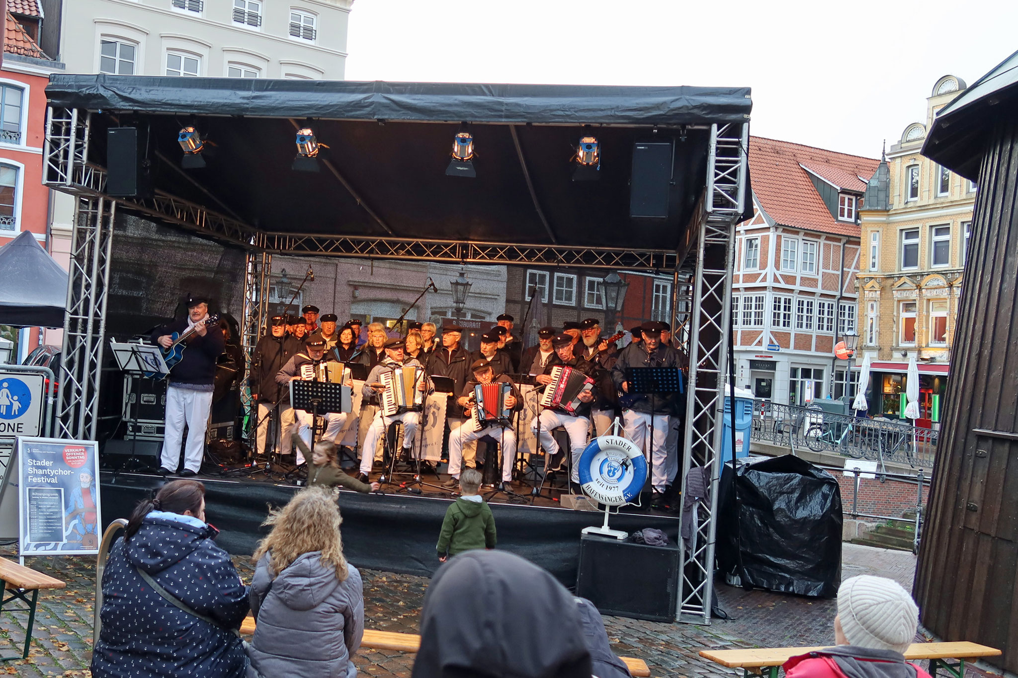 ..und zum Schluss unsere "Hymne" - "Stade am schönen Elbestrand". 