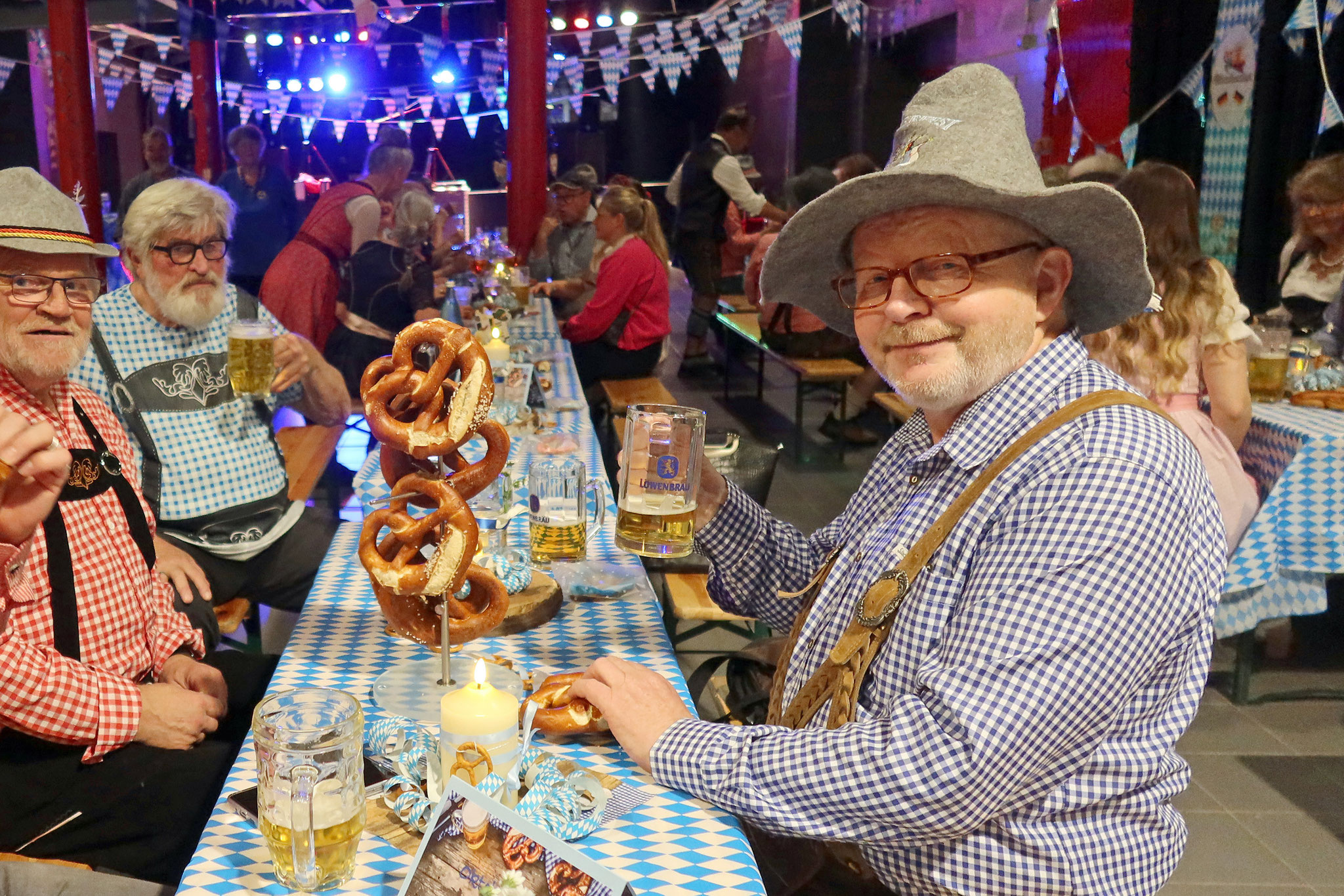 ..Bayerisches Bier und Brezel gab es auch..