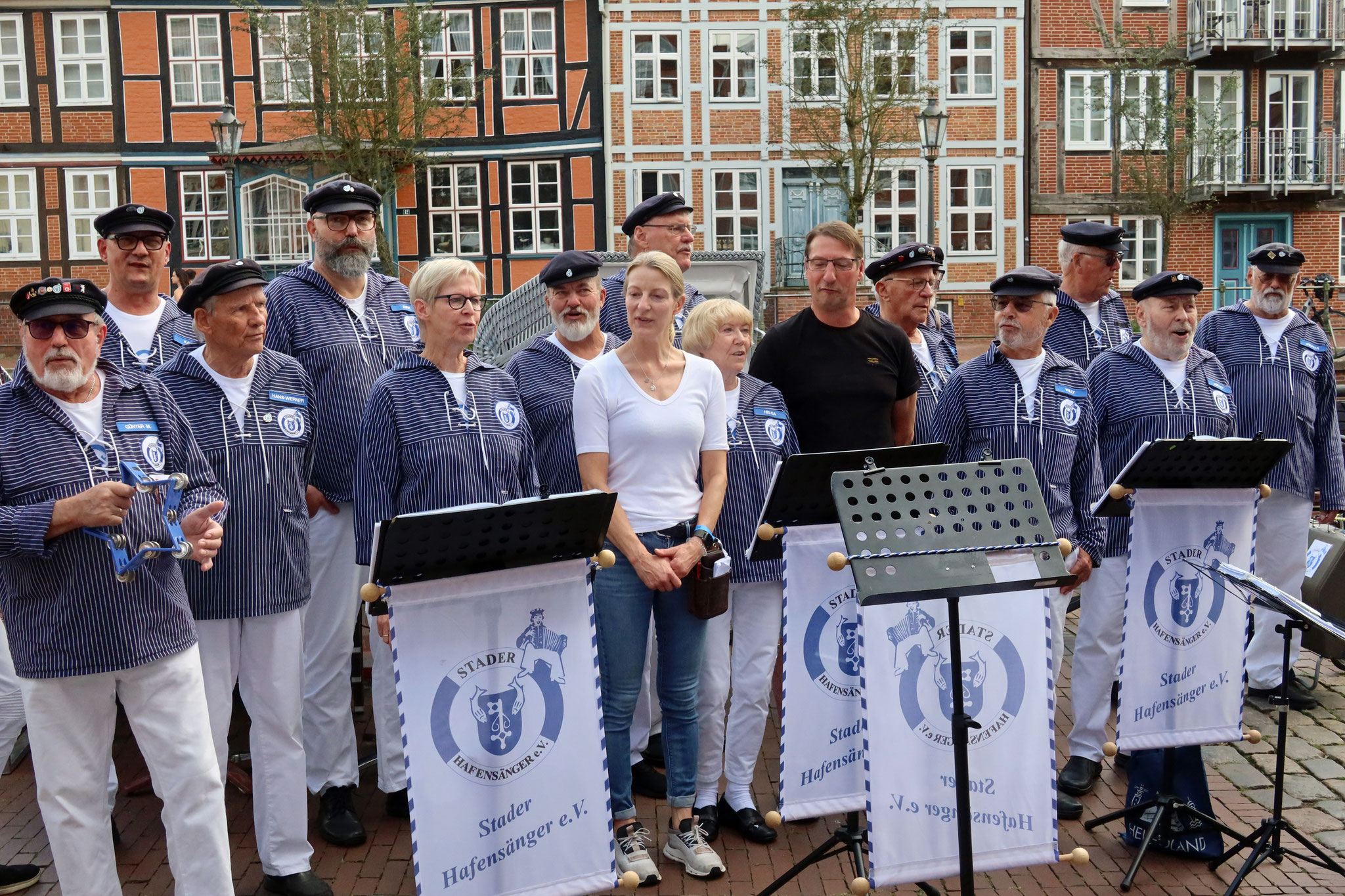 ..und wünschen Angela weiterhin viel Erfolg mit der Kneipe "Fuerkiek" ..
