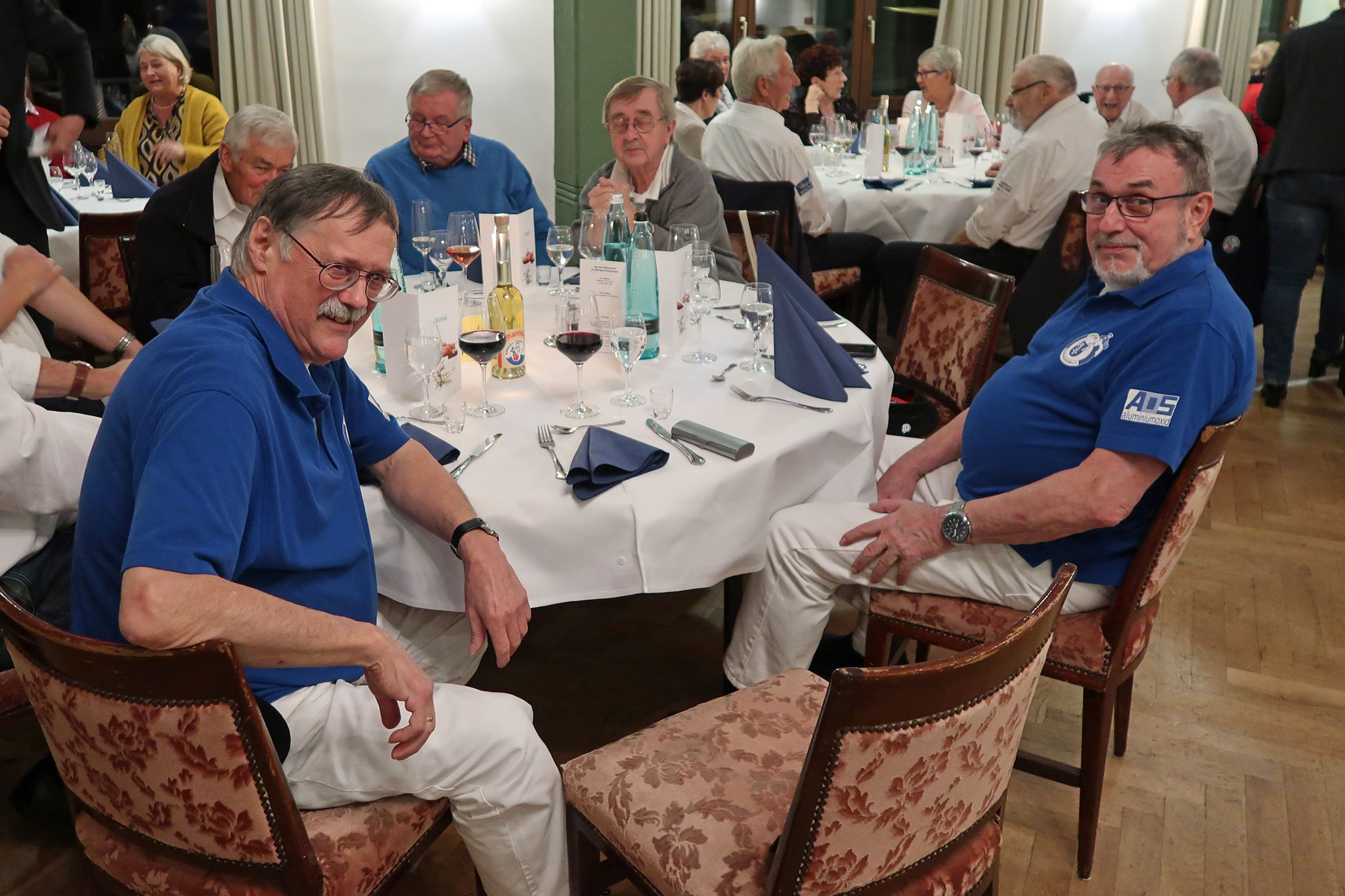 .. Siegmar Klinger (links) Günter Meier (rechts) und Hans-Jürgen Weidlich (nicht auf Foto) vom Vorstand...