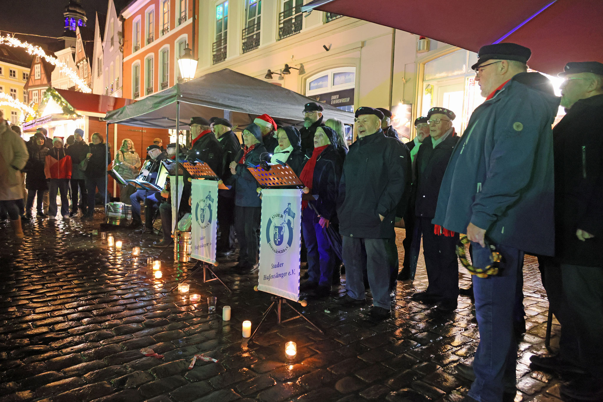 .."Oh du fröhliche" und "Stille Nacht" mit..