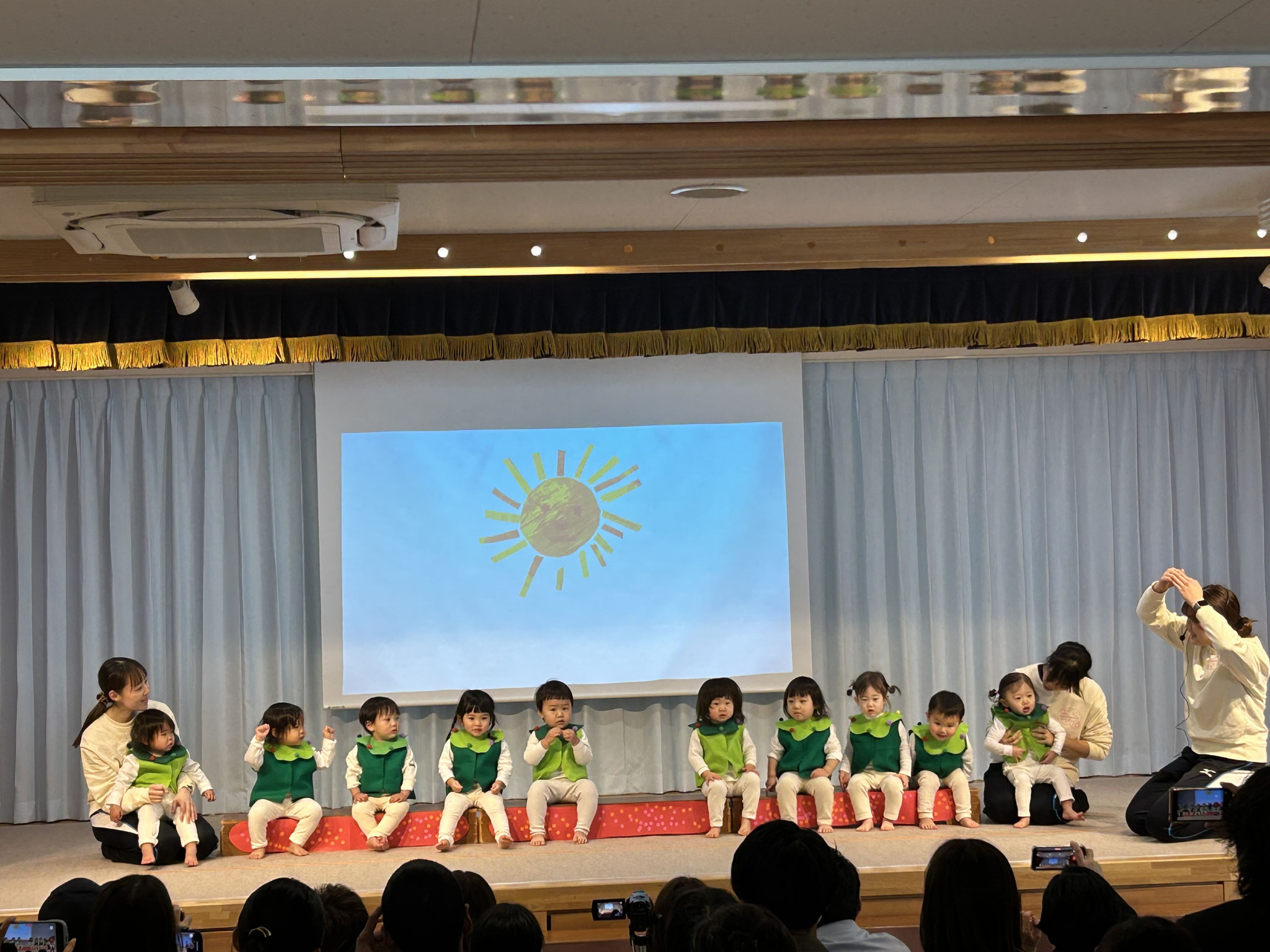はらぺこあおむし　～なでしこ編～ （1歳児　なでしこ組）