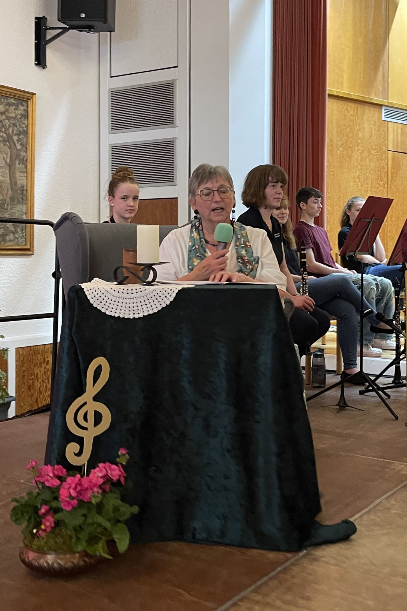 Unsere Erzählerin Edeltraud Nicolay begleitet uns auf unserer Reise mit der "Traum Maschine".