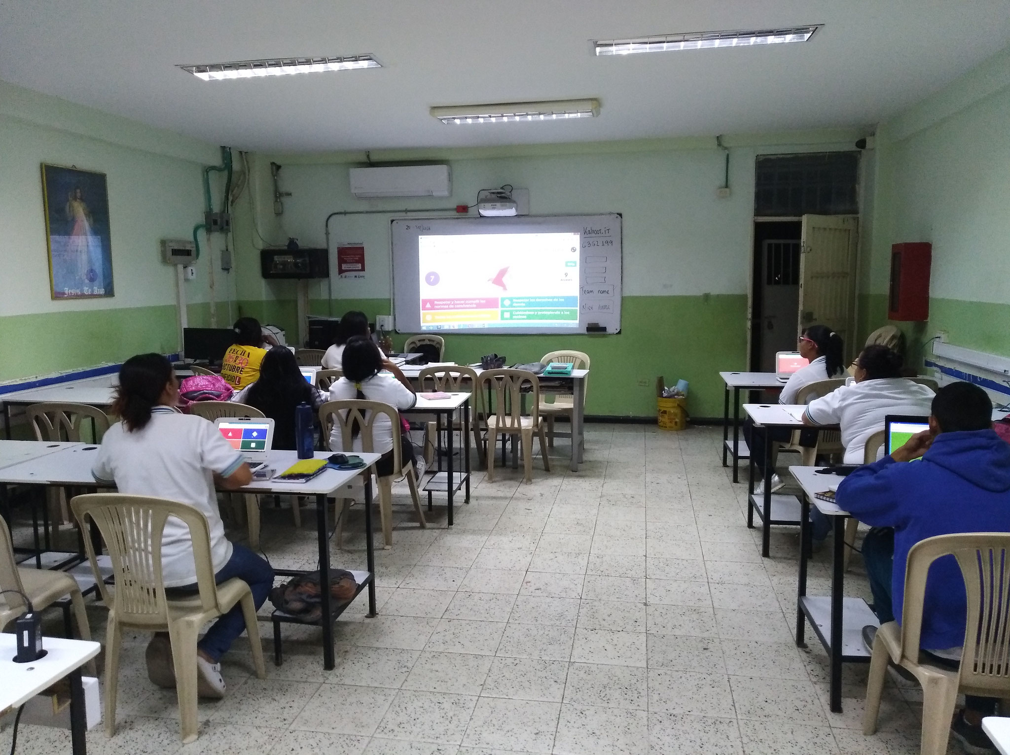 Evaluación Semana por la PAZ - Día de la tecnología - Jornada Nocturna - Aplicación Kahoot