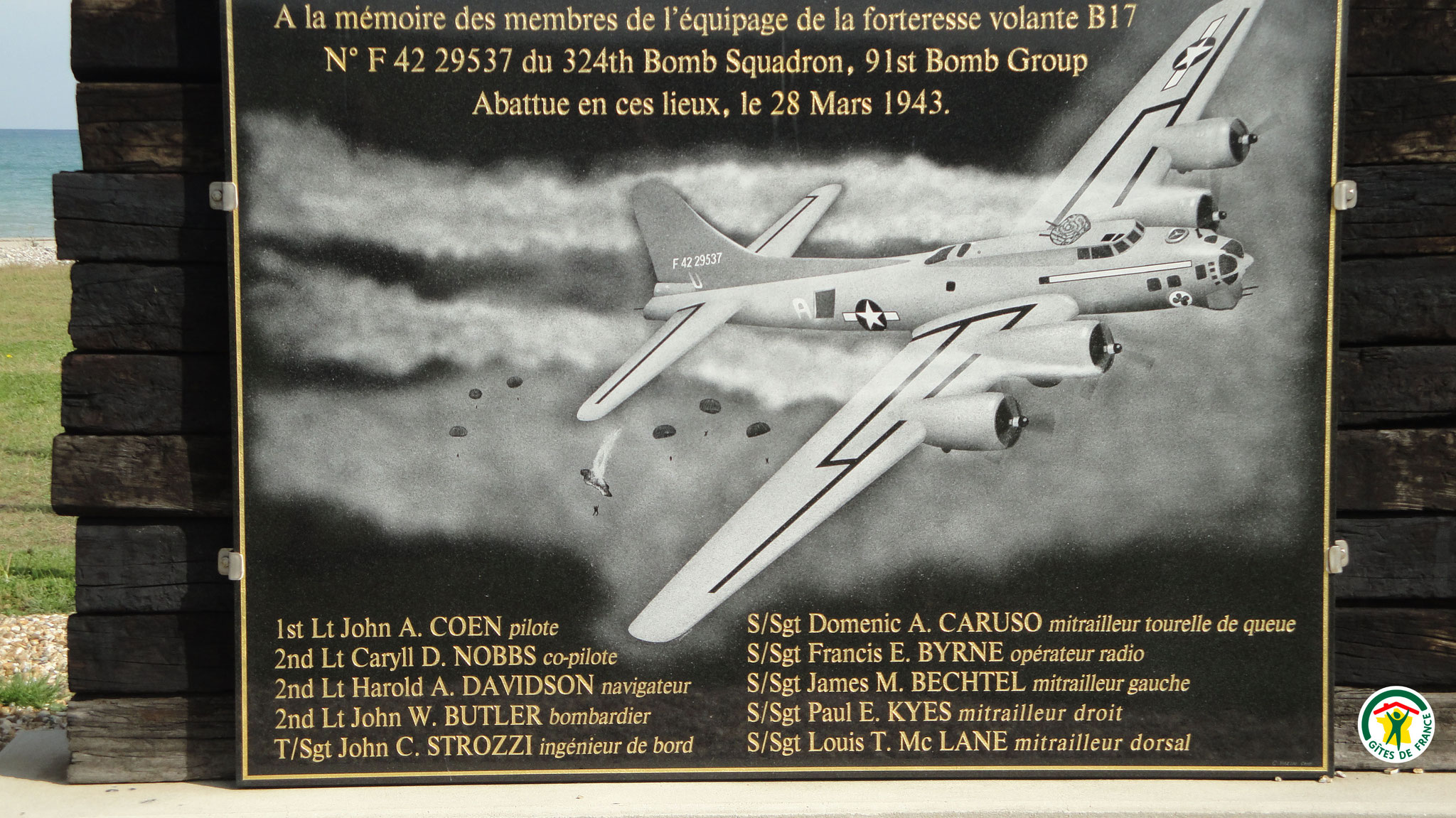 Stèle en mémoire des aviateurs de la forteresse volante  B17 abattue en 1943