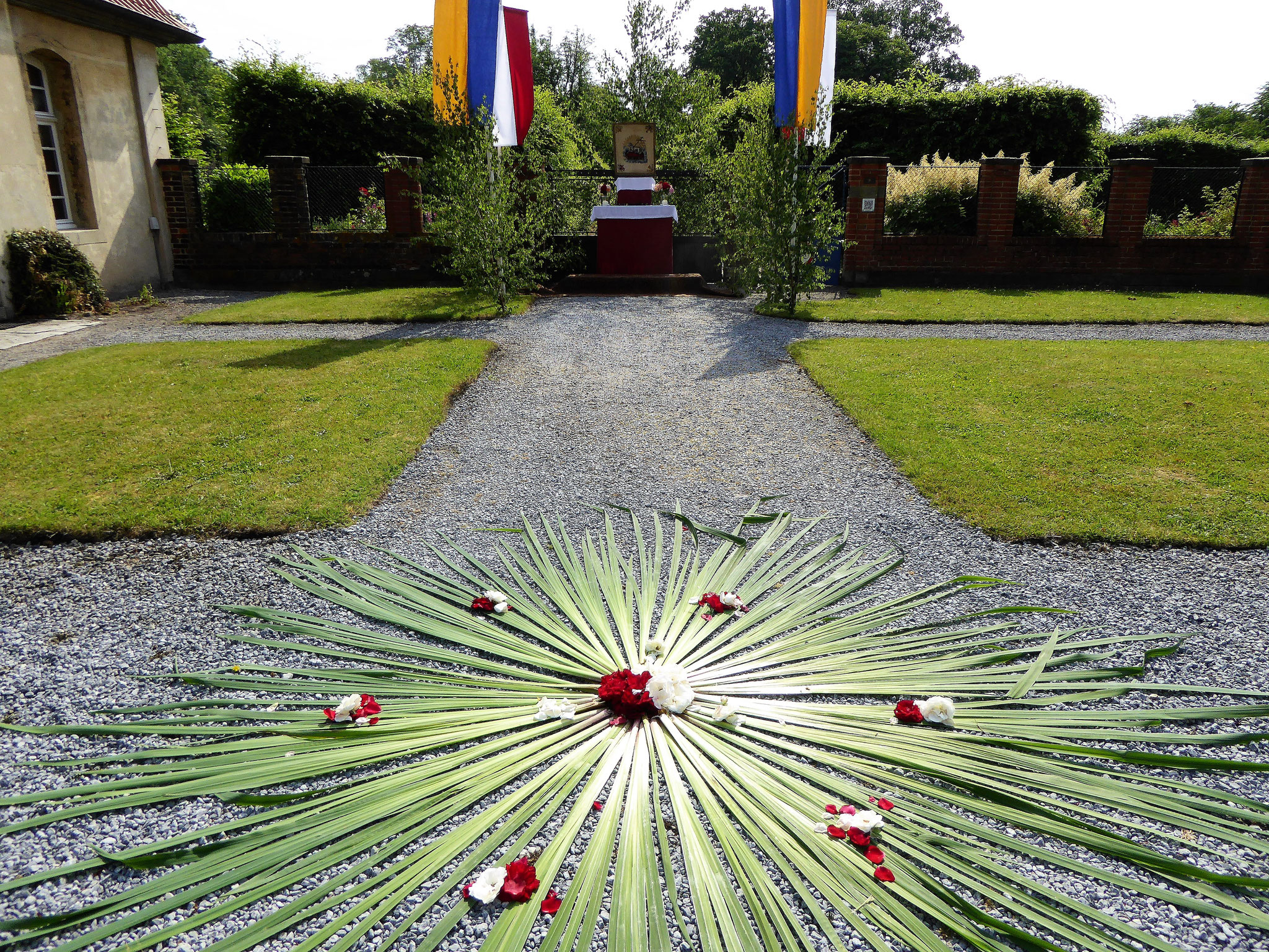 1. Station - Altar am Eingang zum Barockgarten