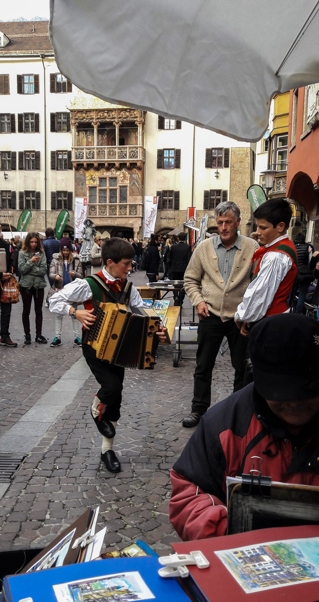   Veranstaltung in der Altstadt anlässlich des Volksmusikwettbewerb in Innsbruck v. 27. - 30. Okt. 2016