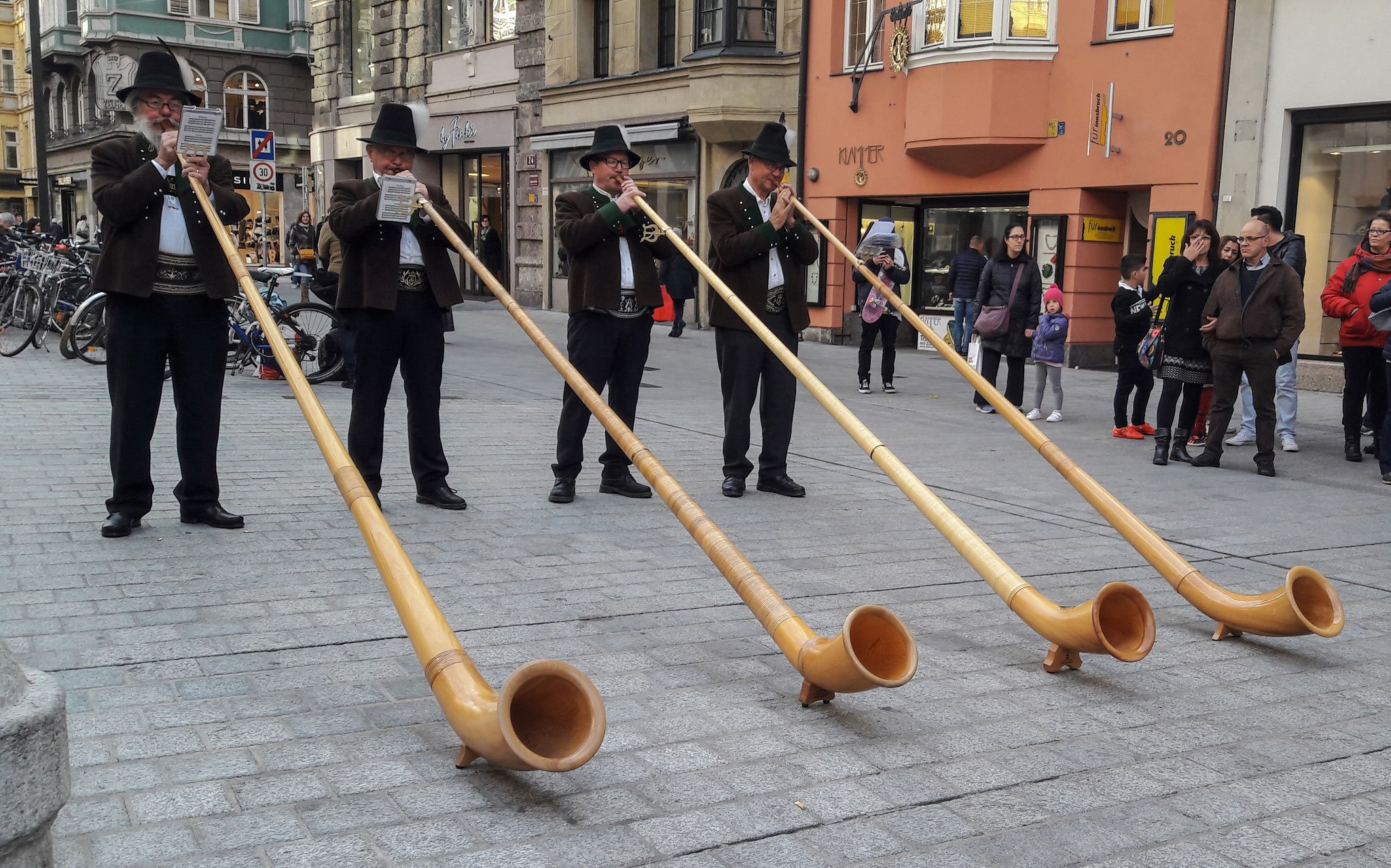   Veranstaltung in der Altstadt anlässlich des Volksmusikwettbewerb in Innsbruck v. 27. - 30. Okt. 2016