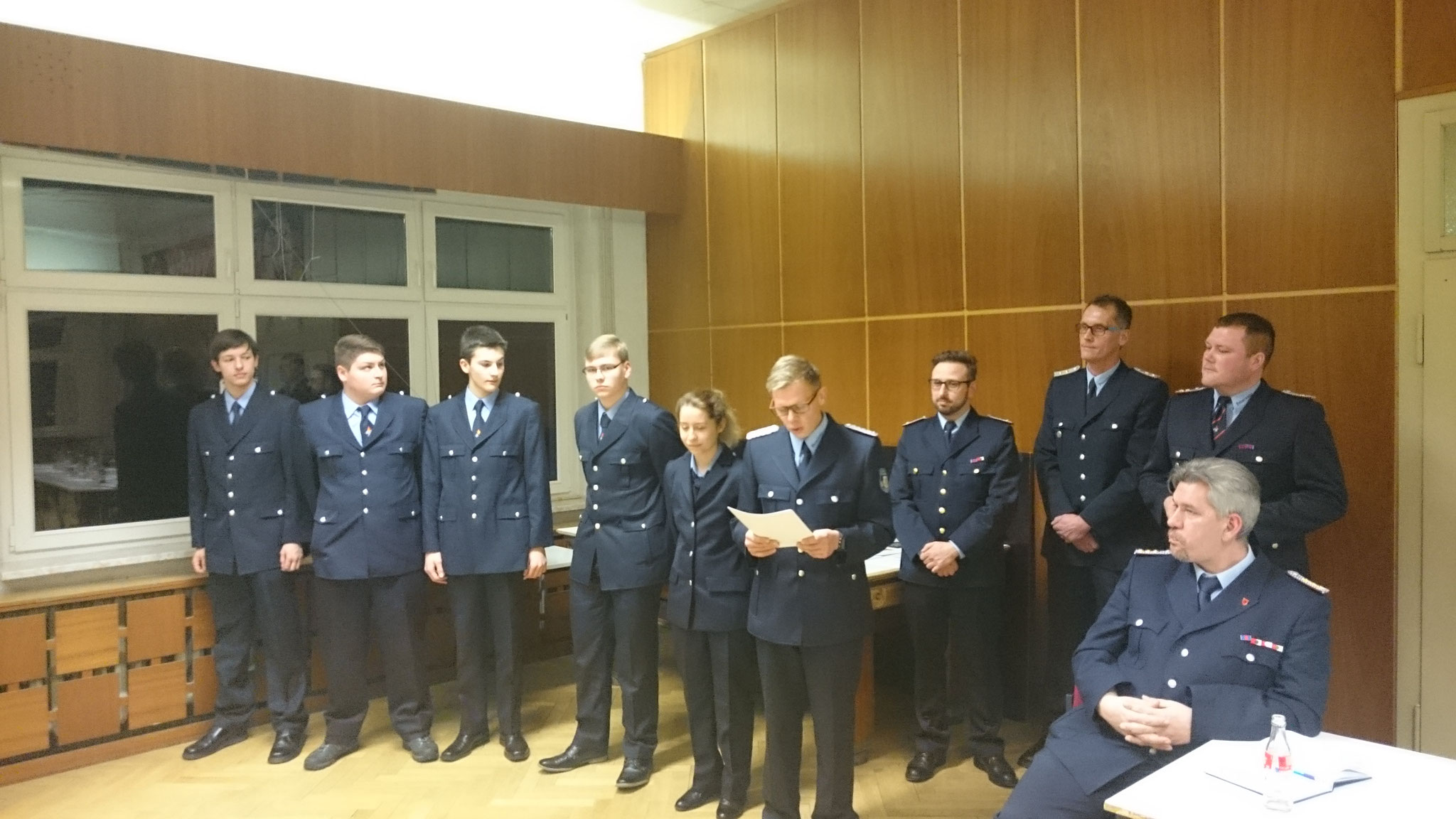 Ehrung der neuen Feuerwehrmänner/frauen