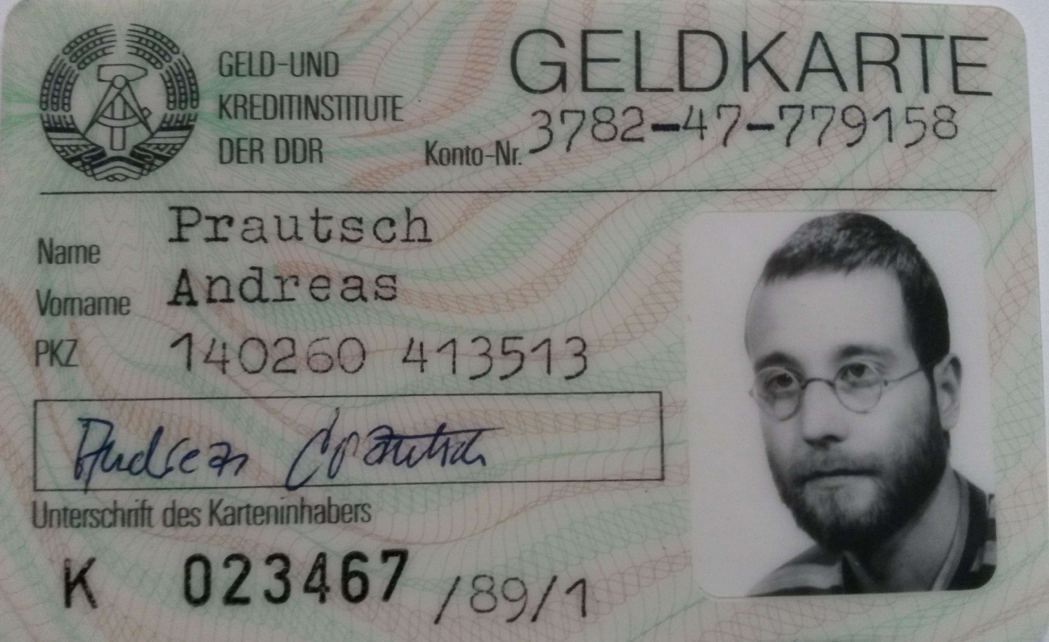 Halle (Saale) hat vor 1989 eigene Geldkarten in Umlauf gebracht. Mit Bild zwar, dafür jedoch mit nur dürftiger Dienstleistungsqualität!