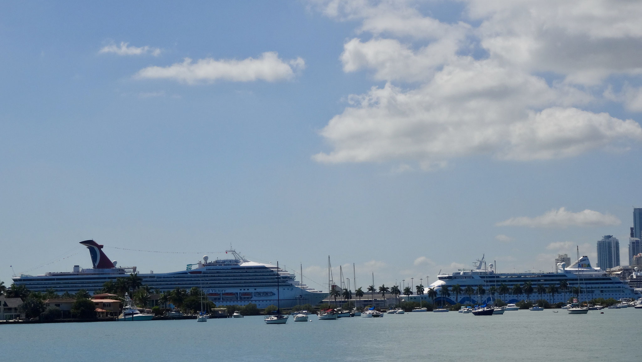 großes und kleines Schiff