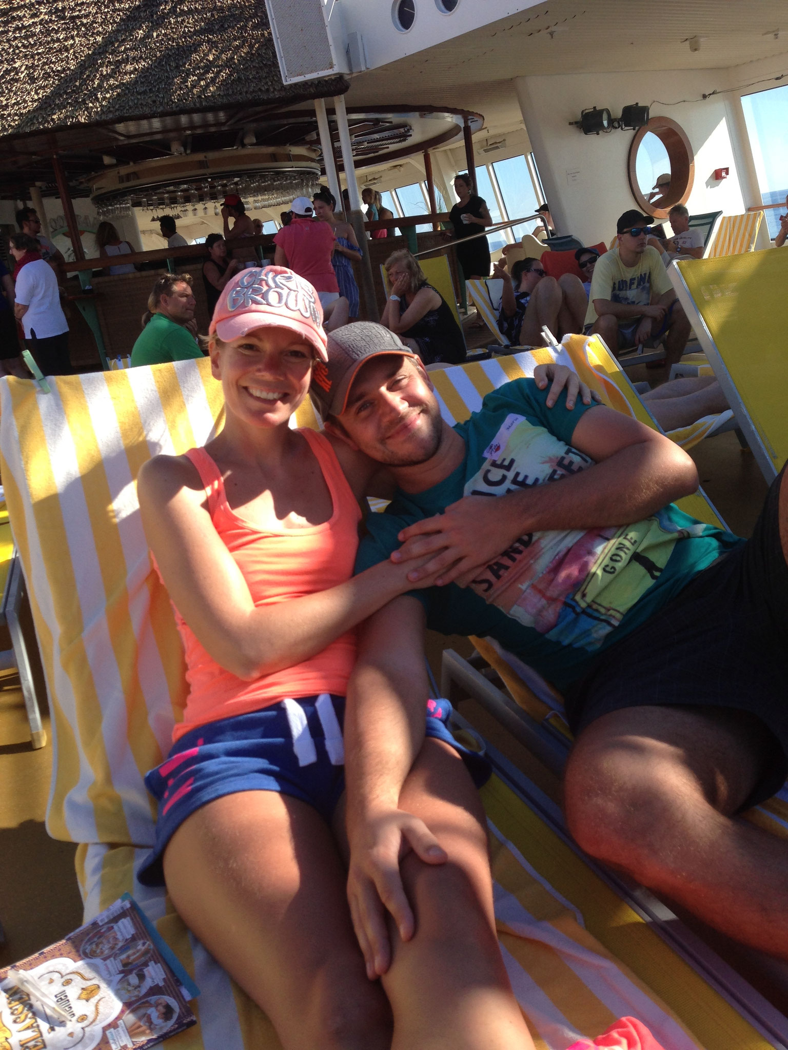 kuscheln auf dem Pooldeck
