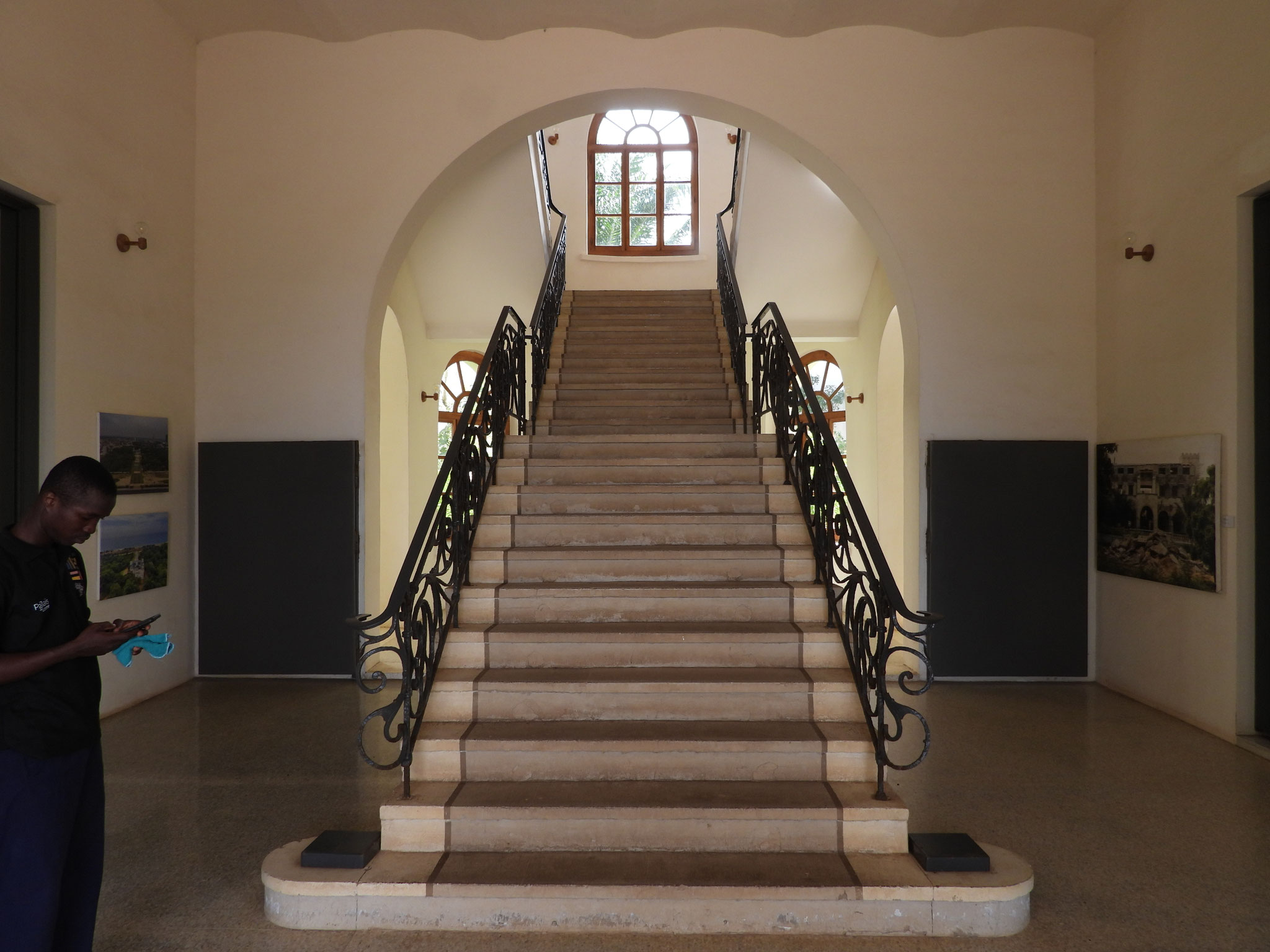 Die über 120 Jahre Originaltreppe im Palais.