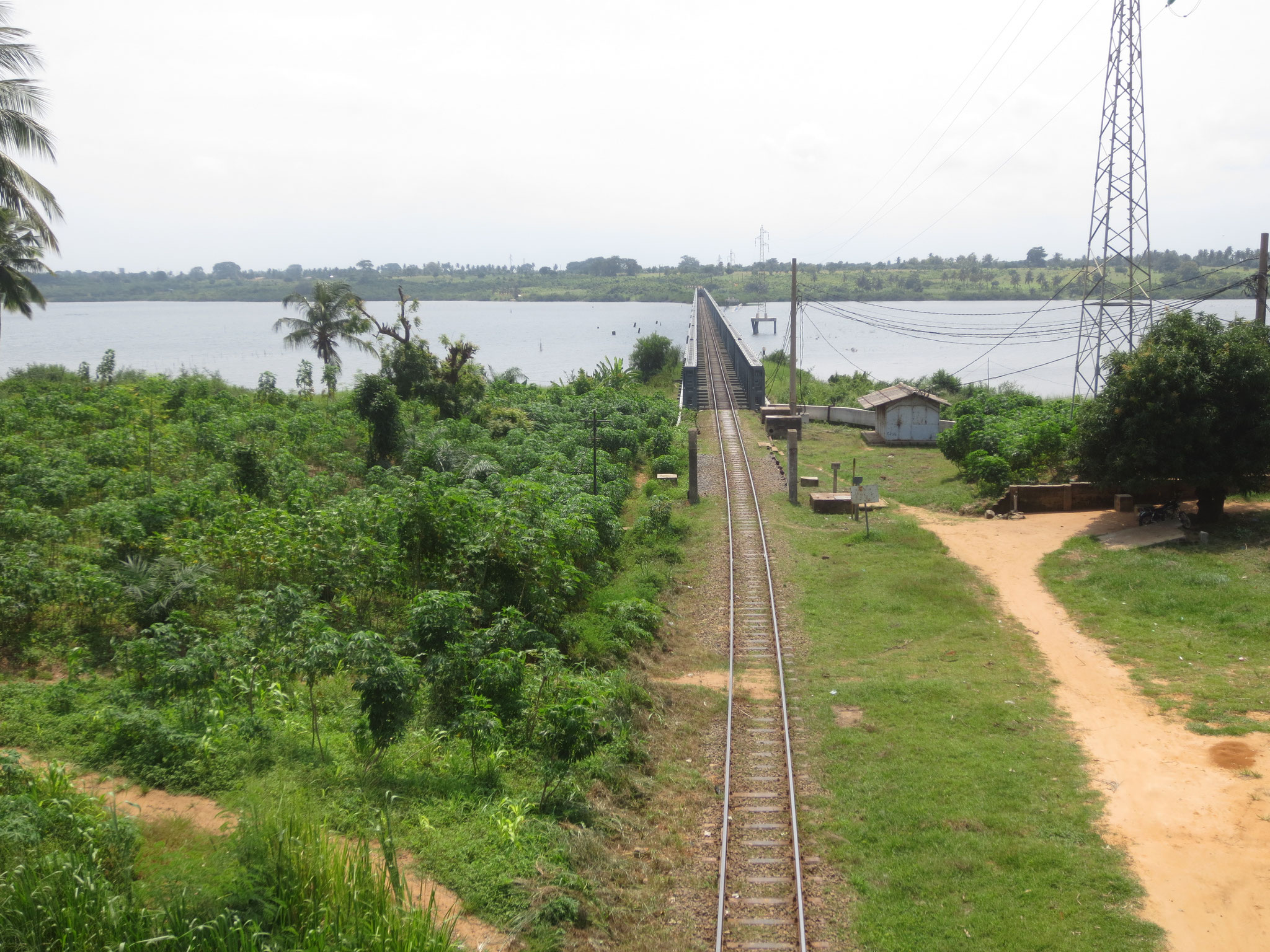 7. Eisenbahnbrücke bei Djasseme.