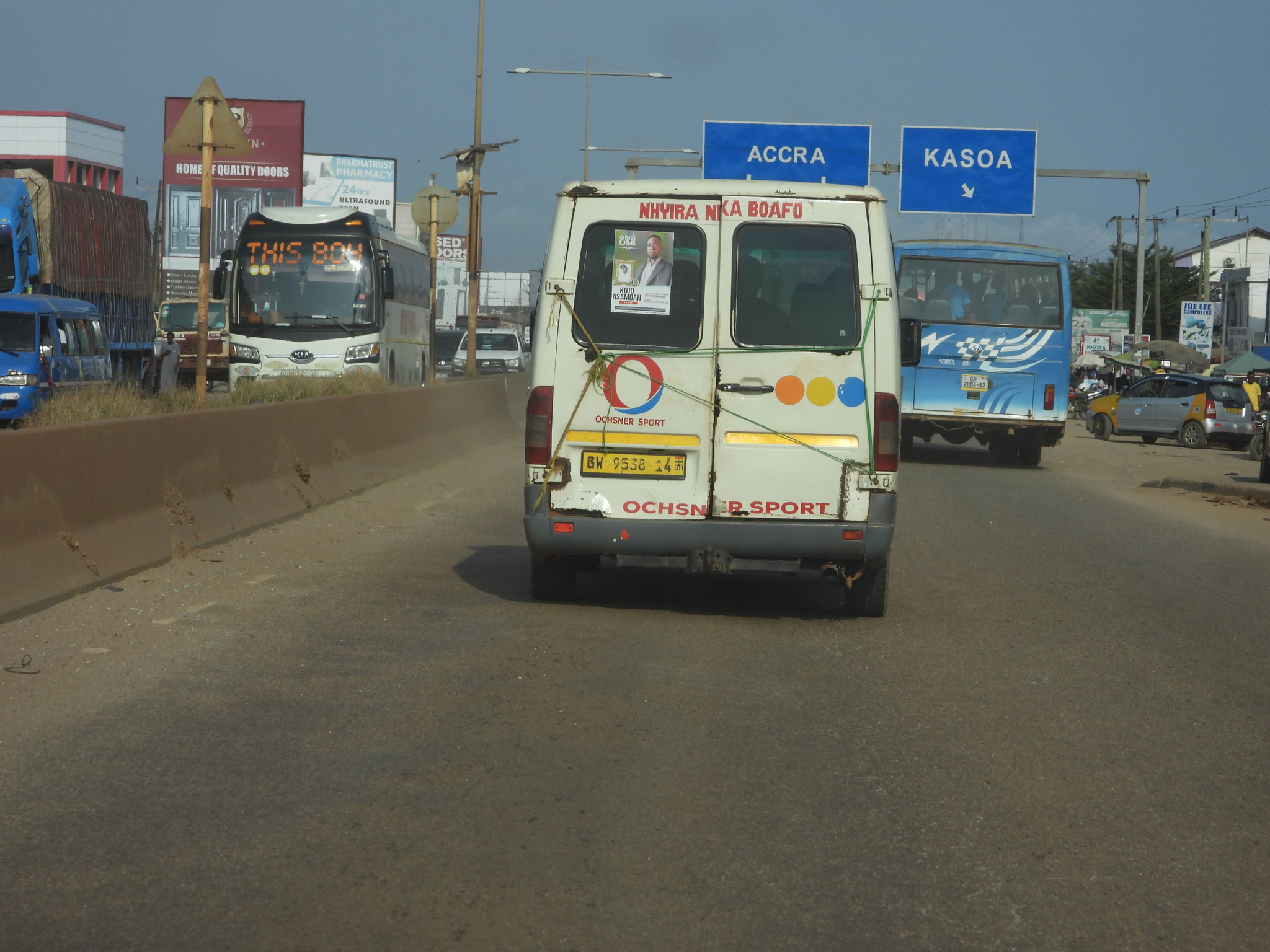 Zwischen Emina und Accra.