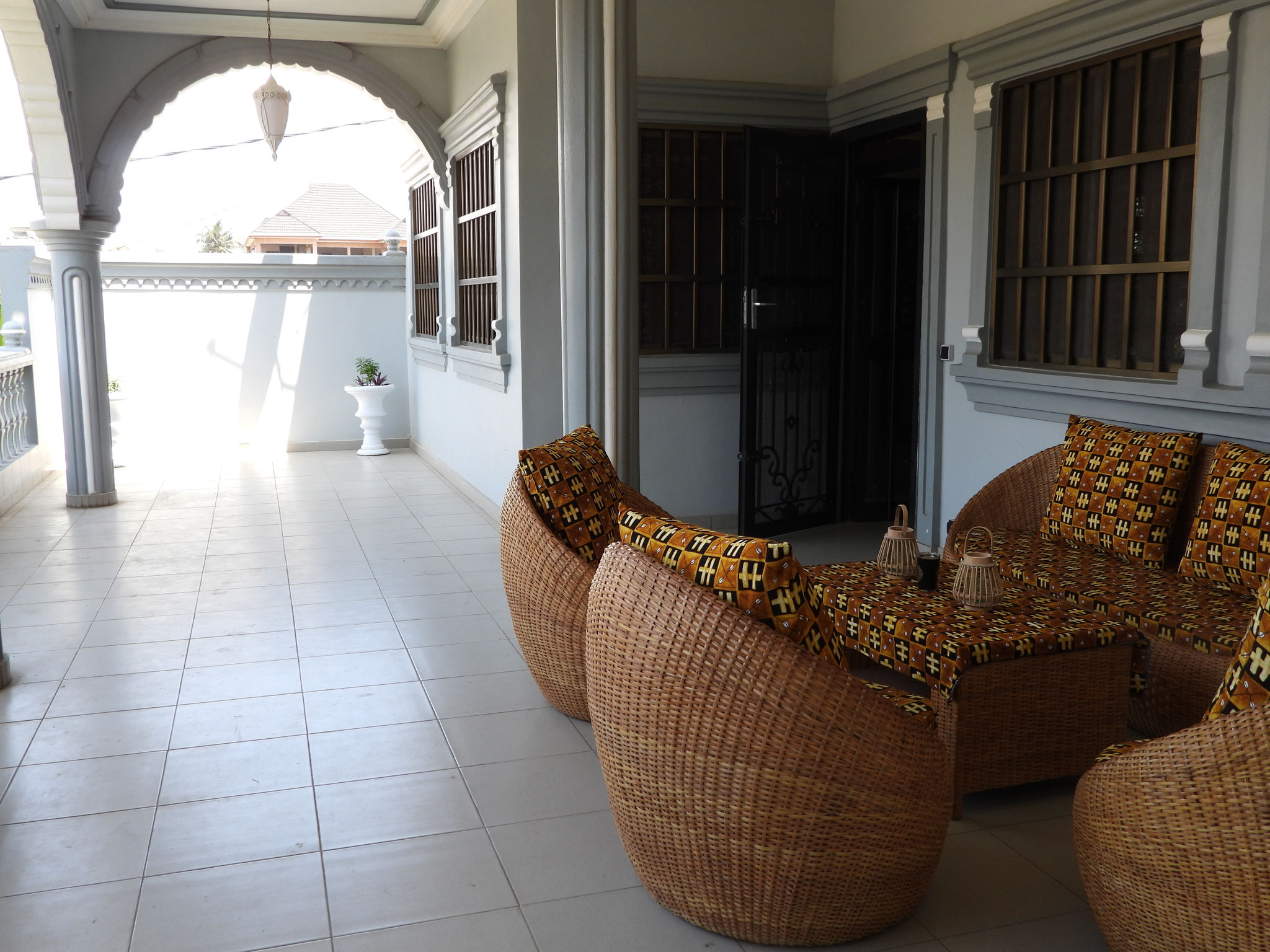 Terrasse Seite Ghana.