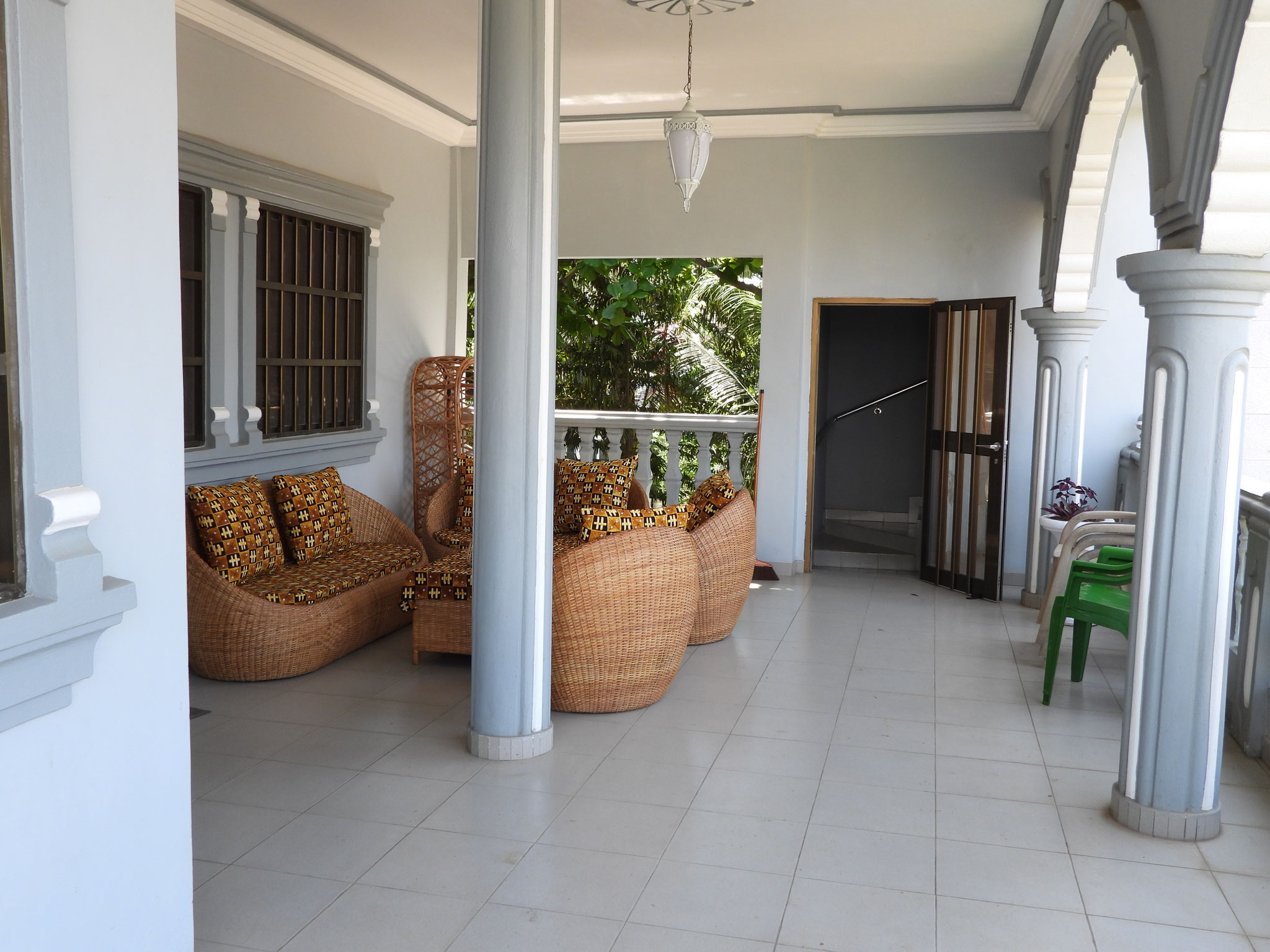 Terrasse Seite Ghana.