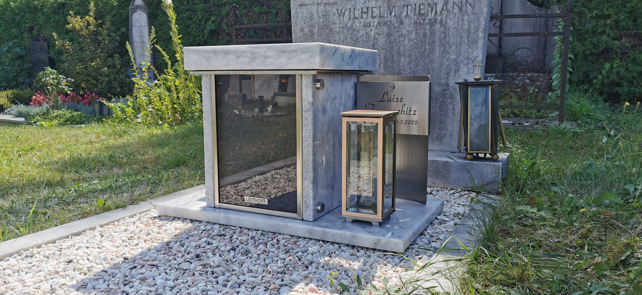 LEITHOFF Urnenbox 1 mit Glasfront und Solarpanel