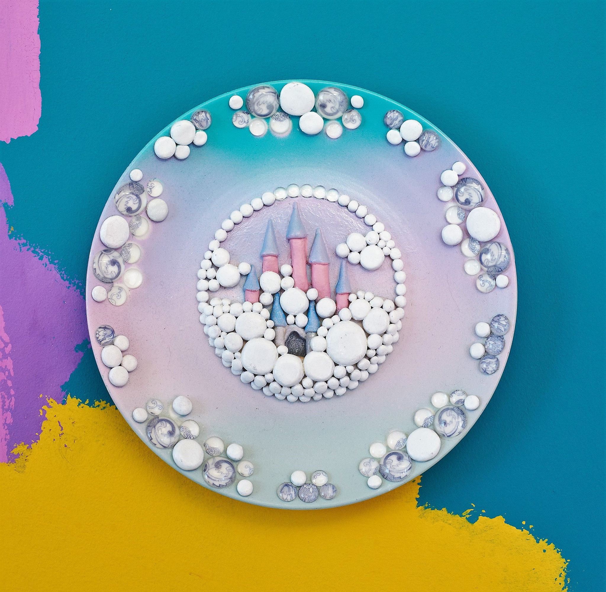 Misty Carbouchon Cloud Castle Plate, Teller, Epoxidmasse, Lack, Glass, Ø 25,5 cm, 2021