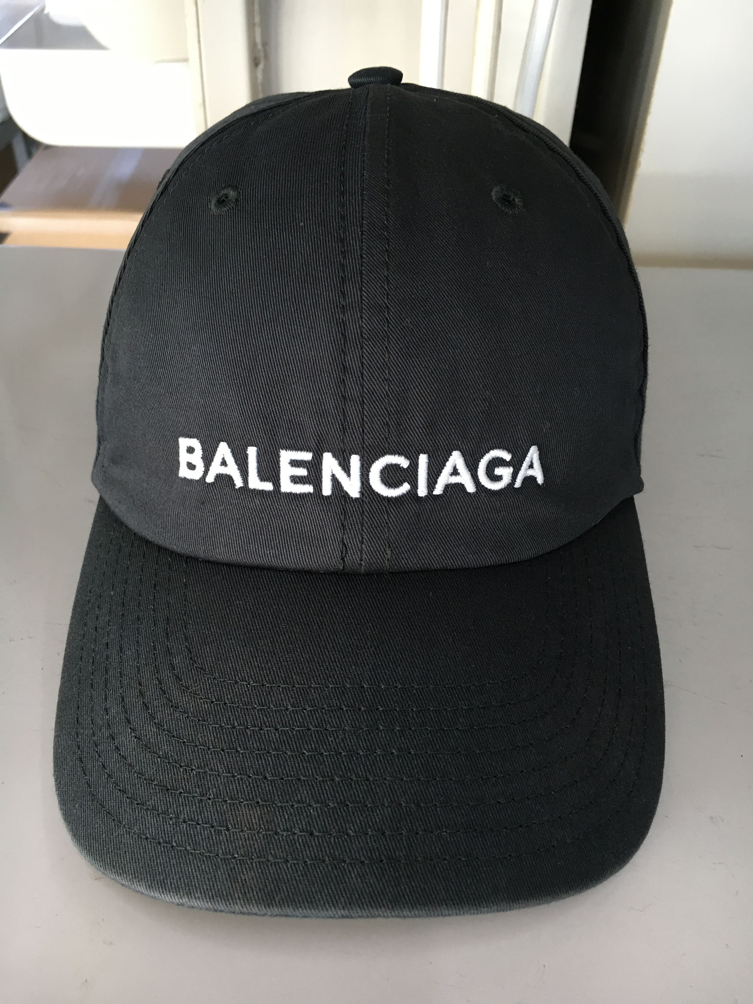 BALENCIAGAの黒はダメージ回復困難