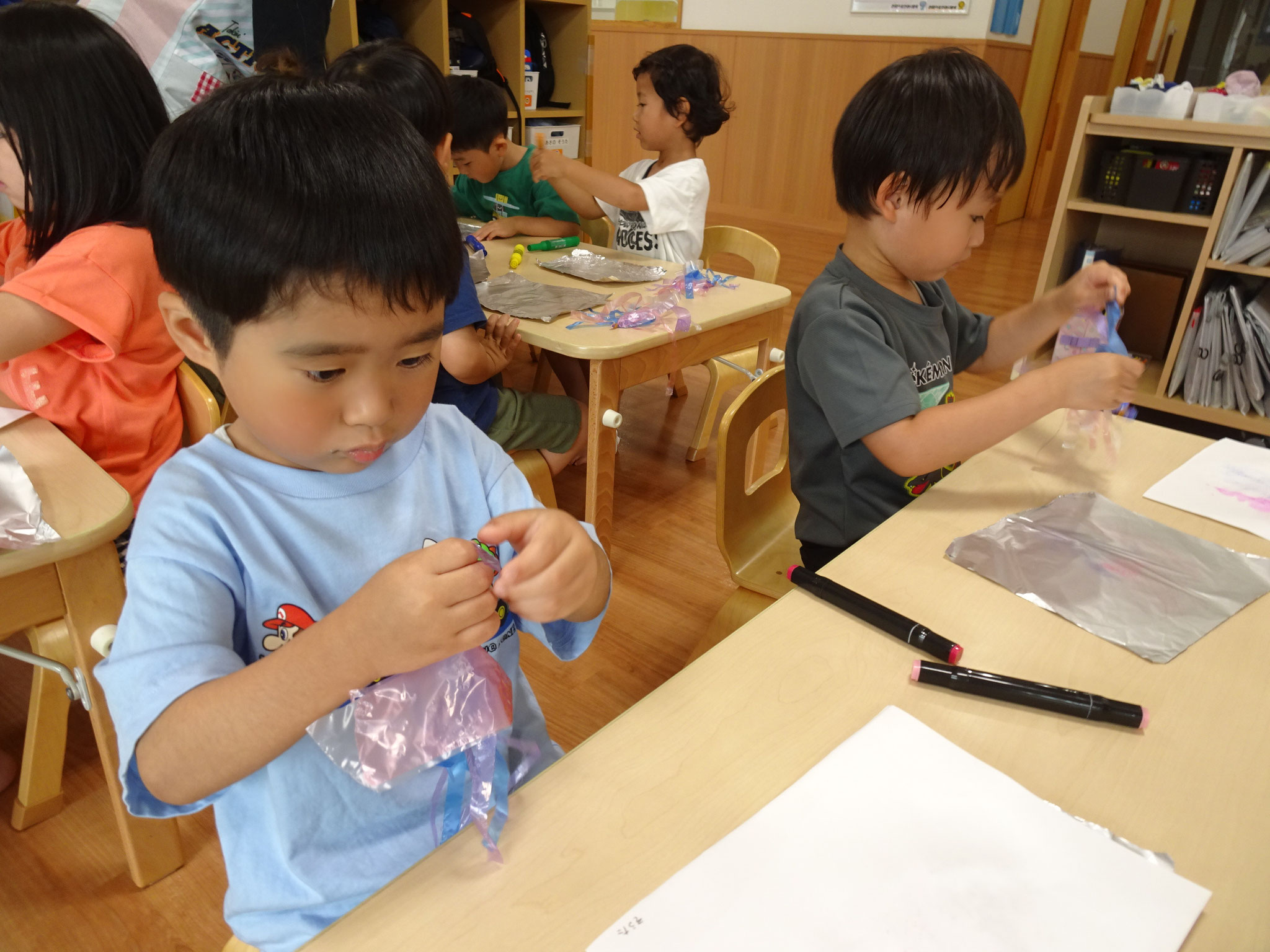 夏の製作☆　4歳児クラスはクラゲ作り。