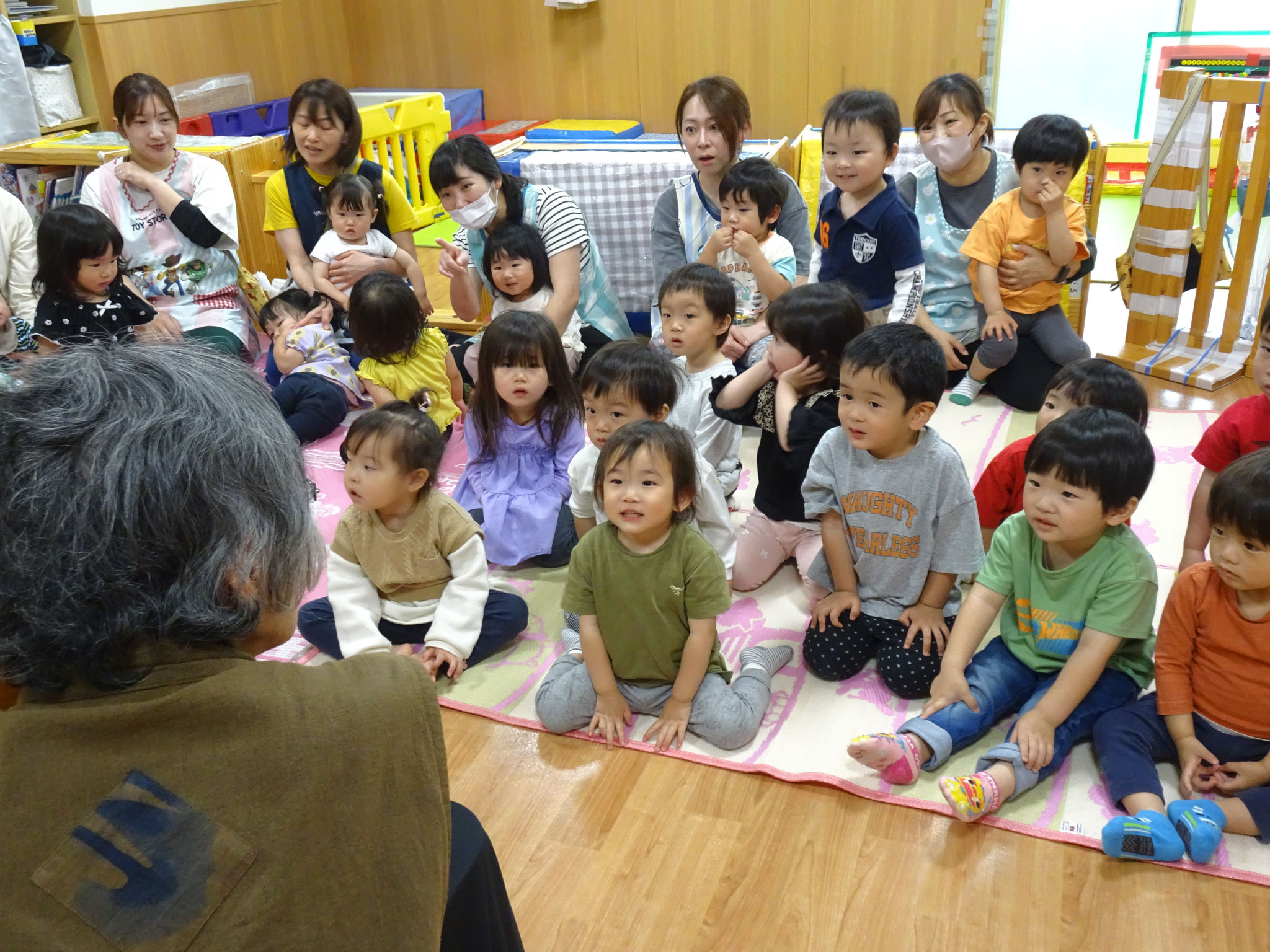 楽しいおはなしに真剣です。