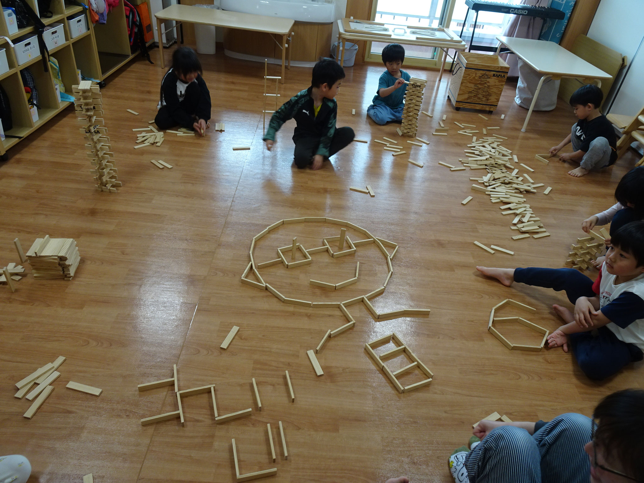 年長組はカプラを使って大作を作っていました。