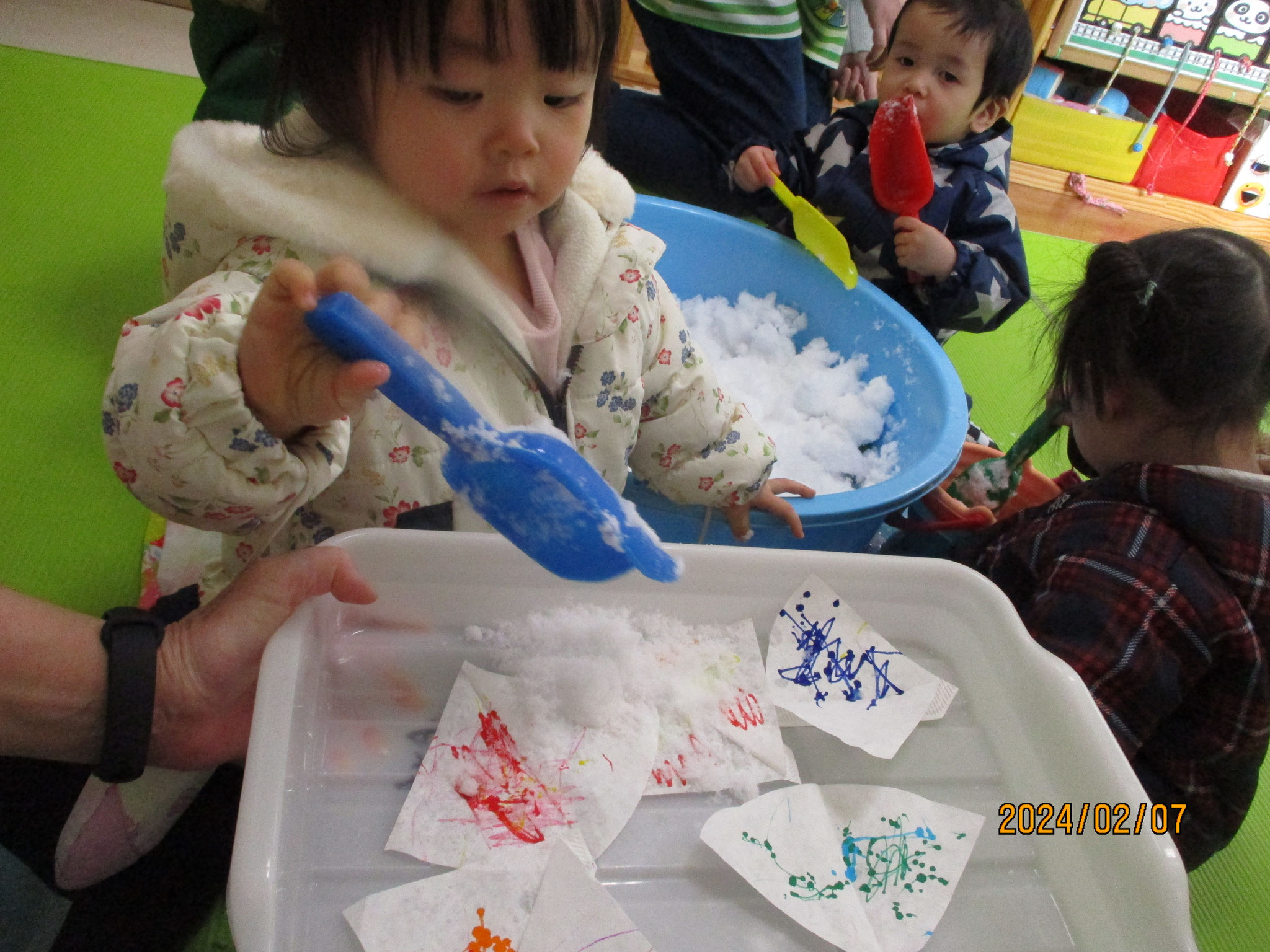 2/7 ひよこ組　お部屋で雪遊び