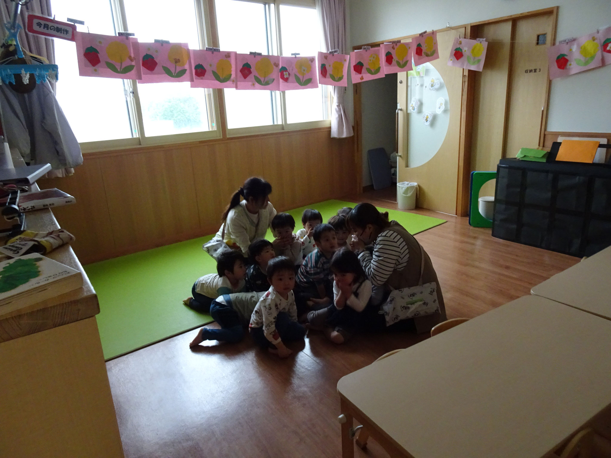 みんなで固まって、次の指示を待っています。