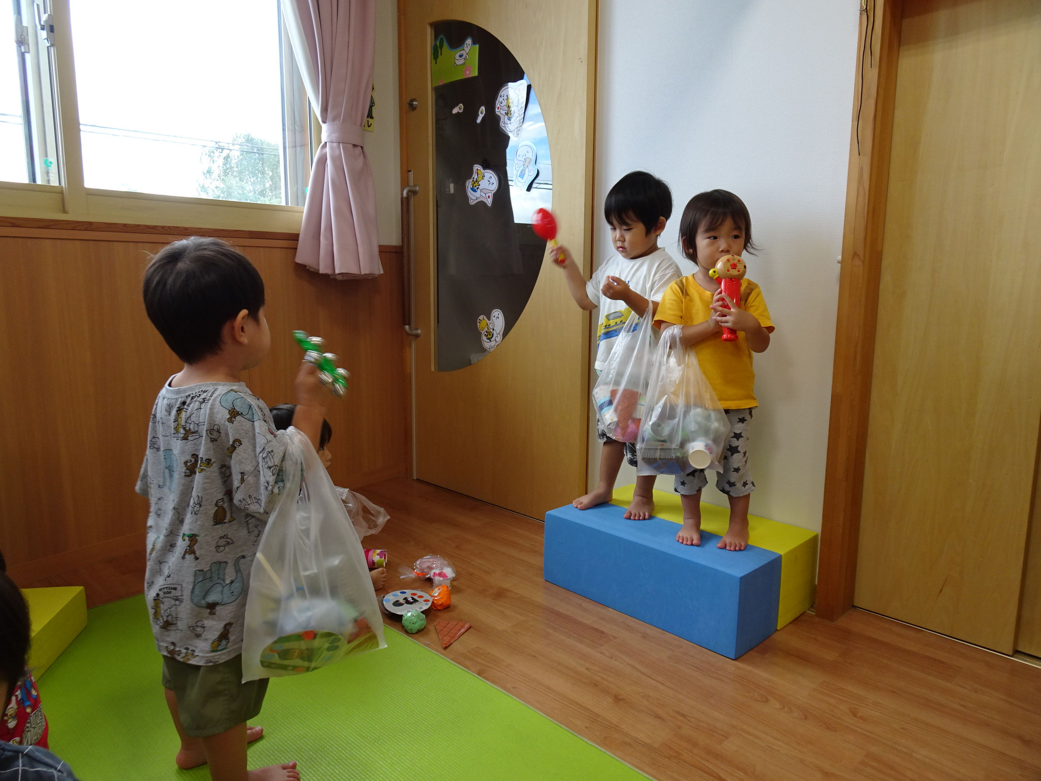 カラオケが始まると盛り上げてくれるお友達がきてくれますよ。