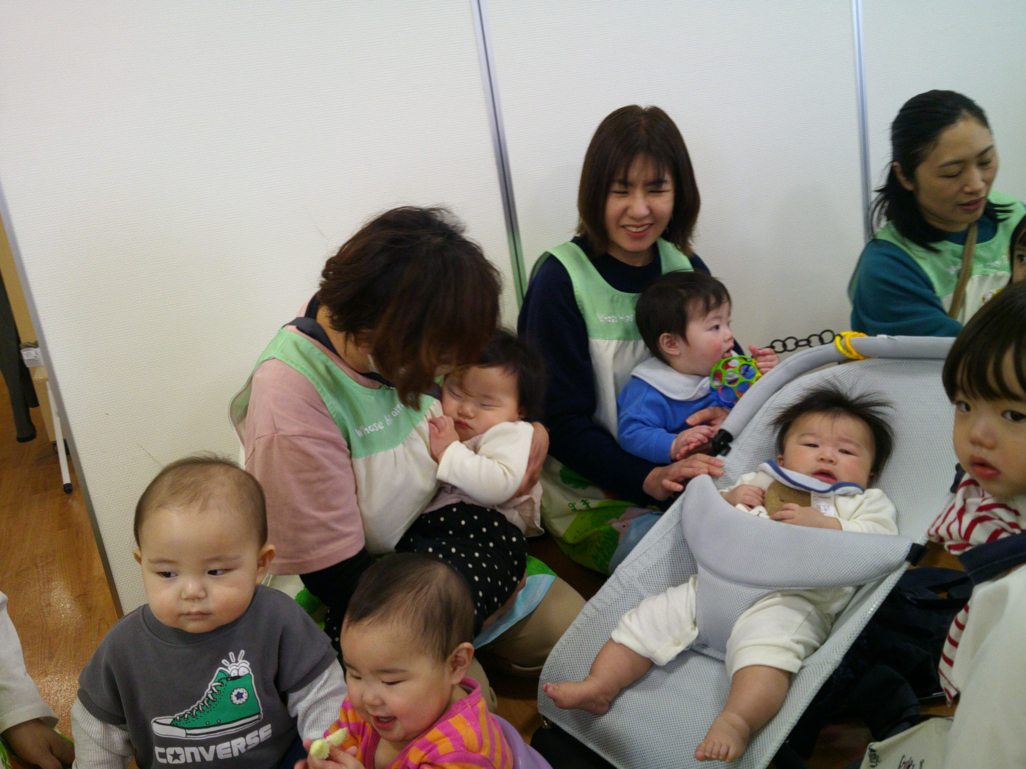 初めて保育園のお友だちが集合し泣いたり眠っている姿もありましたが、新しいお友だちに会えて在園児は大喜びでした。