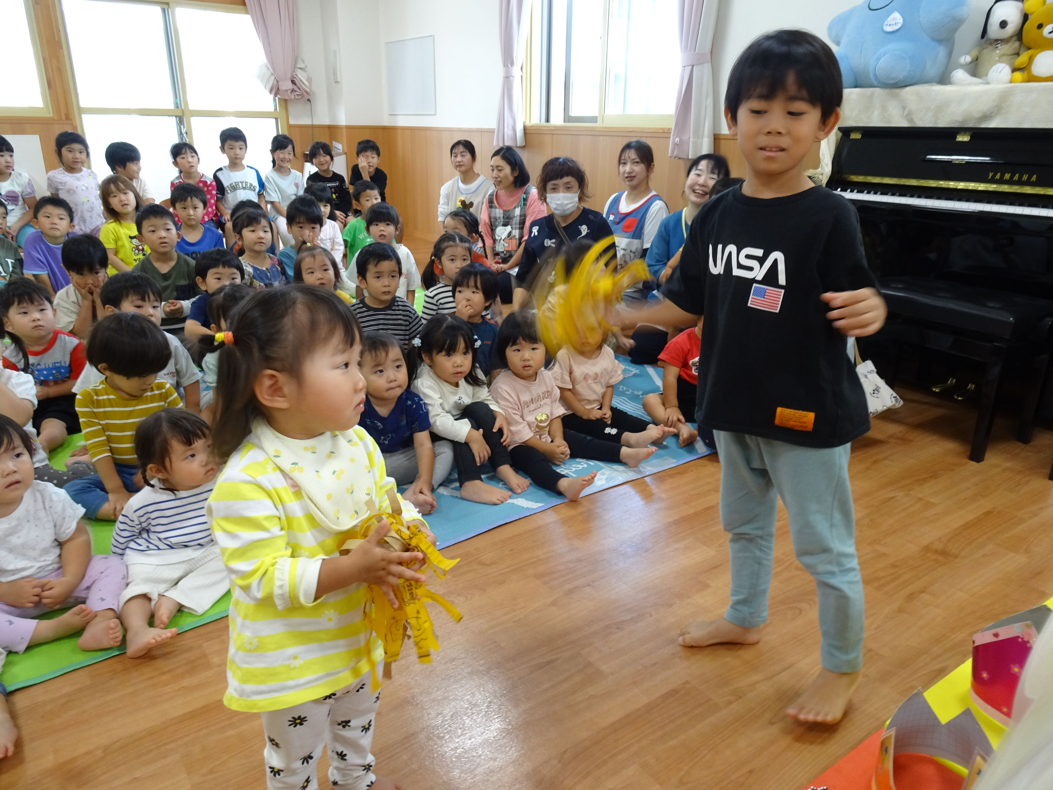 お楽しみ会は誕生児さんに参加してもらい、「3匹のこぶた」風の家つくりをしました。