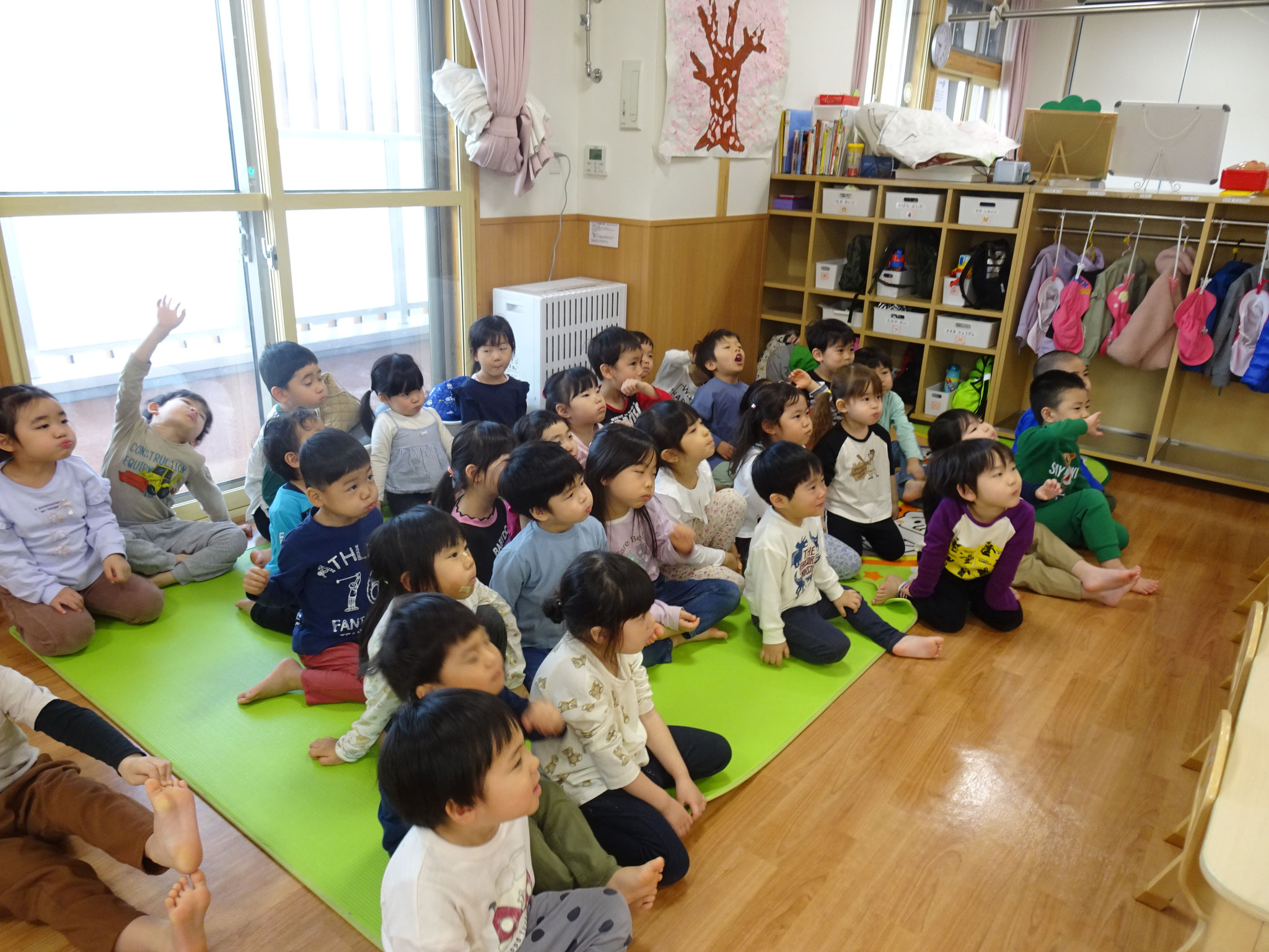 4/8 きりん・ぞう・らいおん組　食後のブクブクの練習をしました。