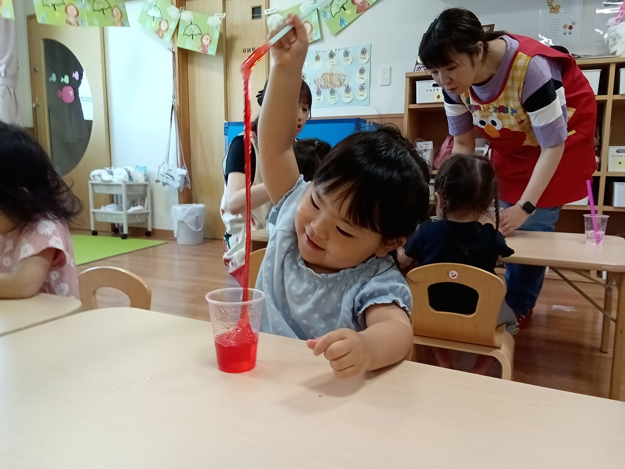 スライム遊び☆「びよ～ん｝と伸びて楽しいね。