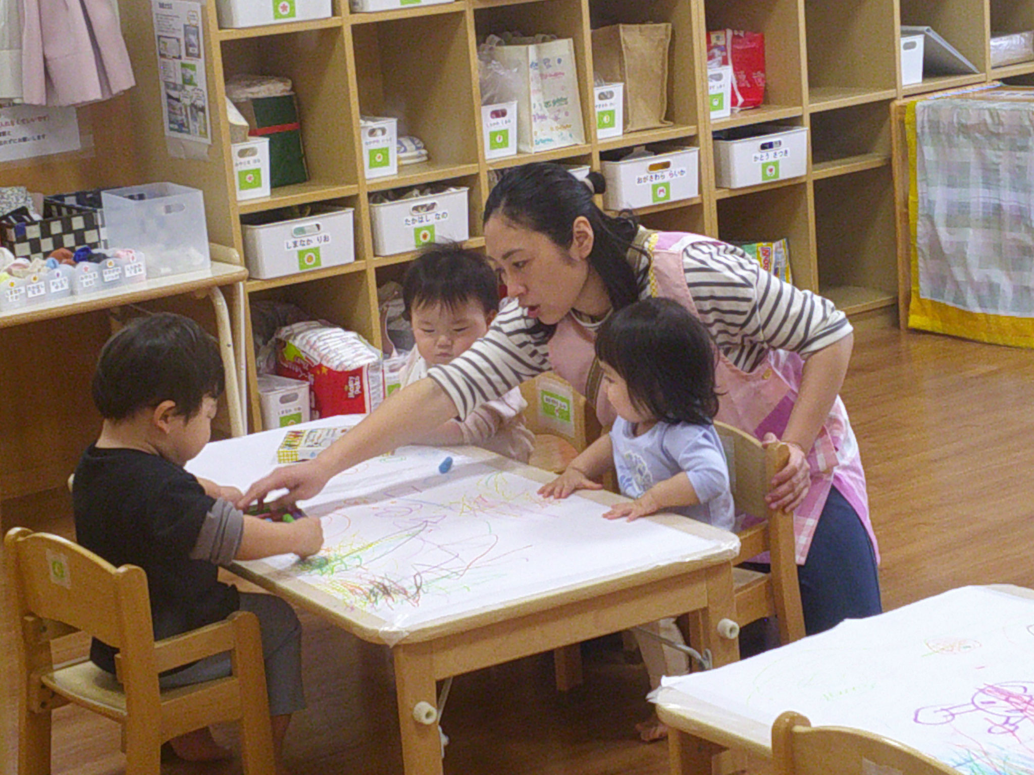 慣らし保育が始まっています。乳児さんの泣き声はまだ聞かれますが、少しずつ慣れてきたようで遊びにはいれるようになってきました。。