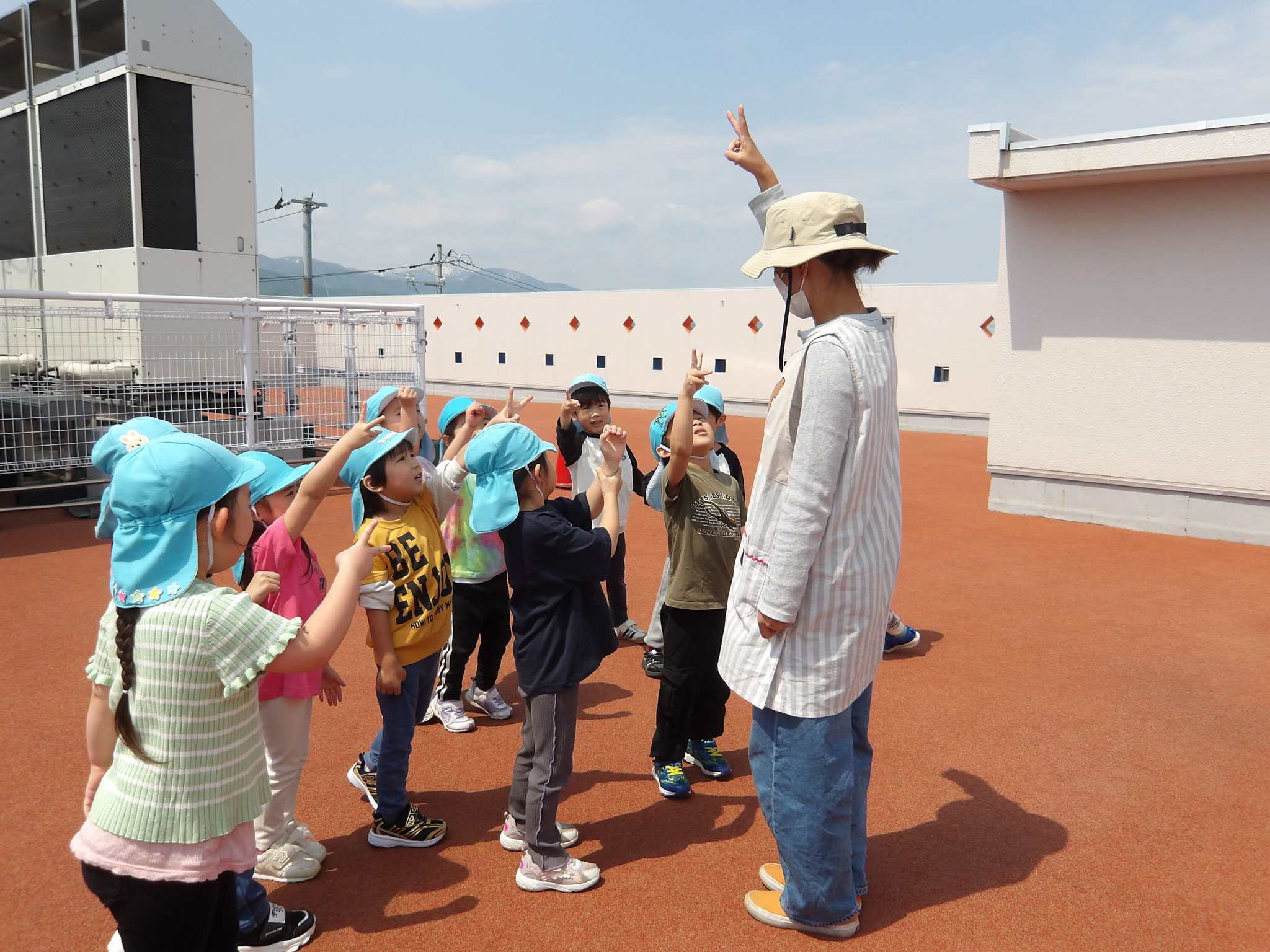 4歳児クラス。屋上での活動。
