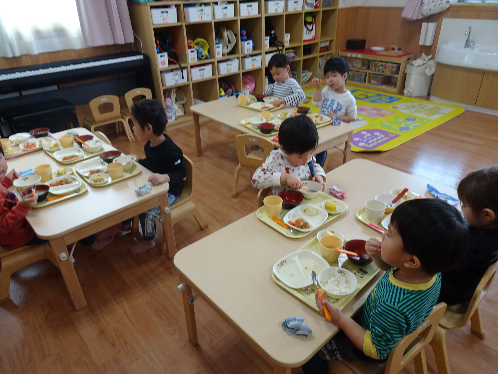 4/3 きりん組　給食風景